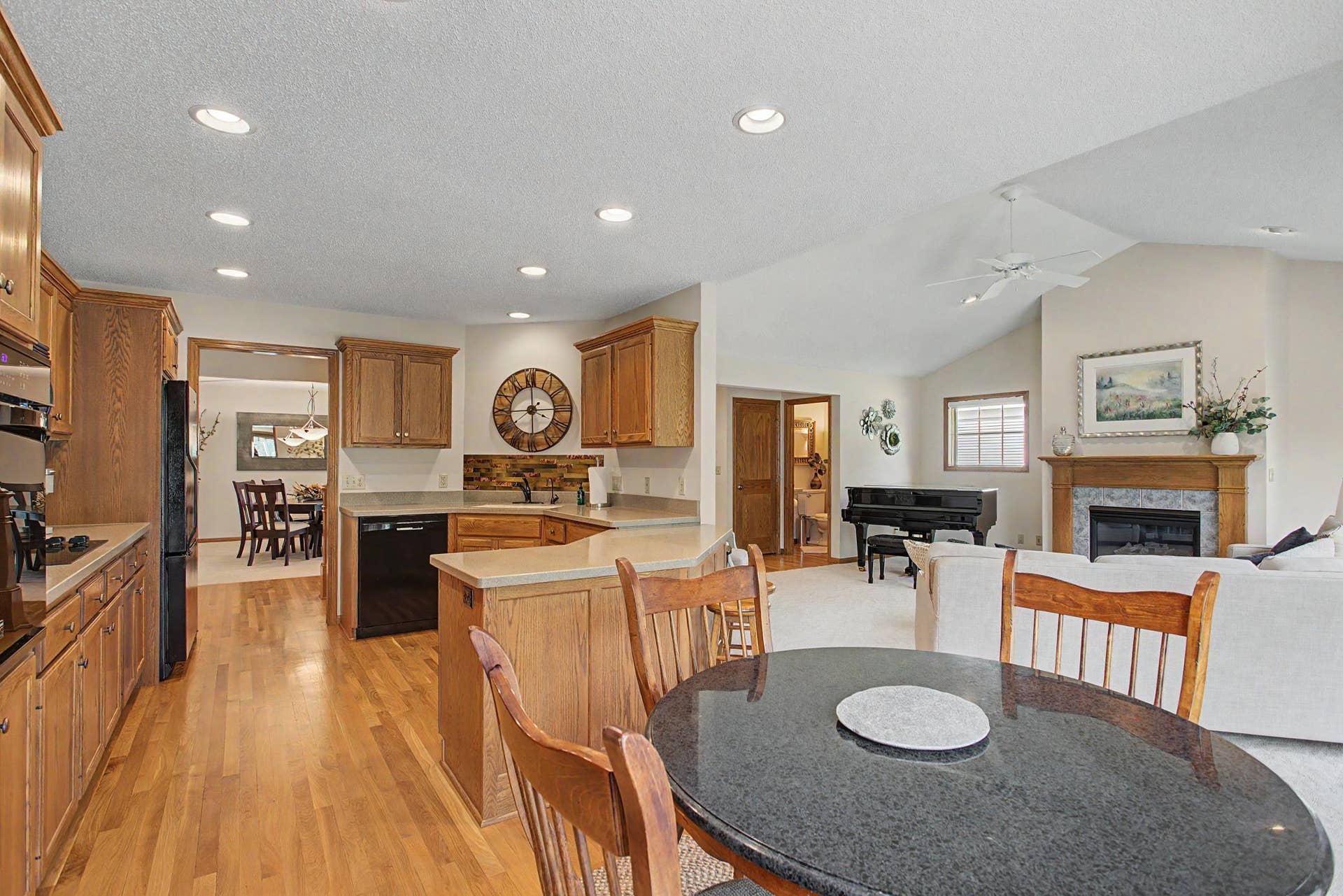 9753 Wedgewood Circle, Woodbury, MN 55125 9753 Wedgewood Circle, Woodbury, MN 55125