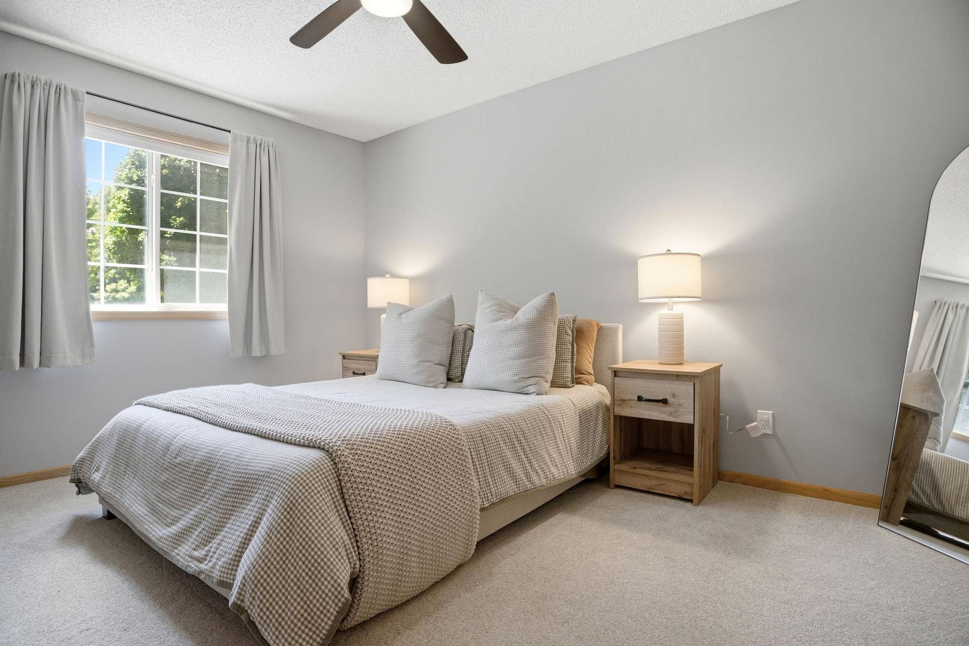 8854 Spring Lane, Woodbury, MN 55125 8854 Spring Lane, Woodbury, MN 55125