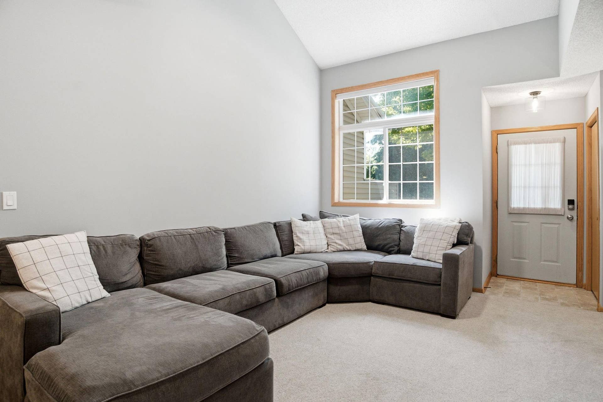 8854 Spring Lane, Woodbury, MN 55125 8854 Spring Lane, Woodbury, MN 55125