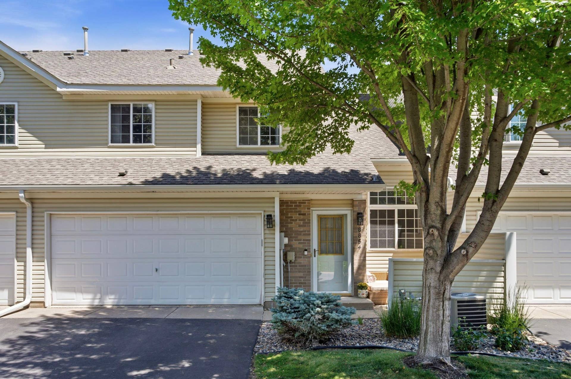 8854 Spring Lane, Woodbury, MN 55125 8854 Spring Lane, Woodbury, MN 55125