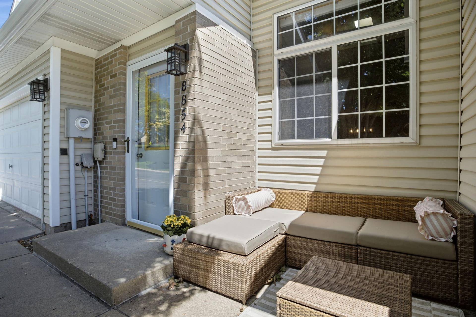 8854 Spring Lane, Woodbury, MN 55125 8854 Spring Lane, Woodbury, MN 55125