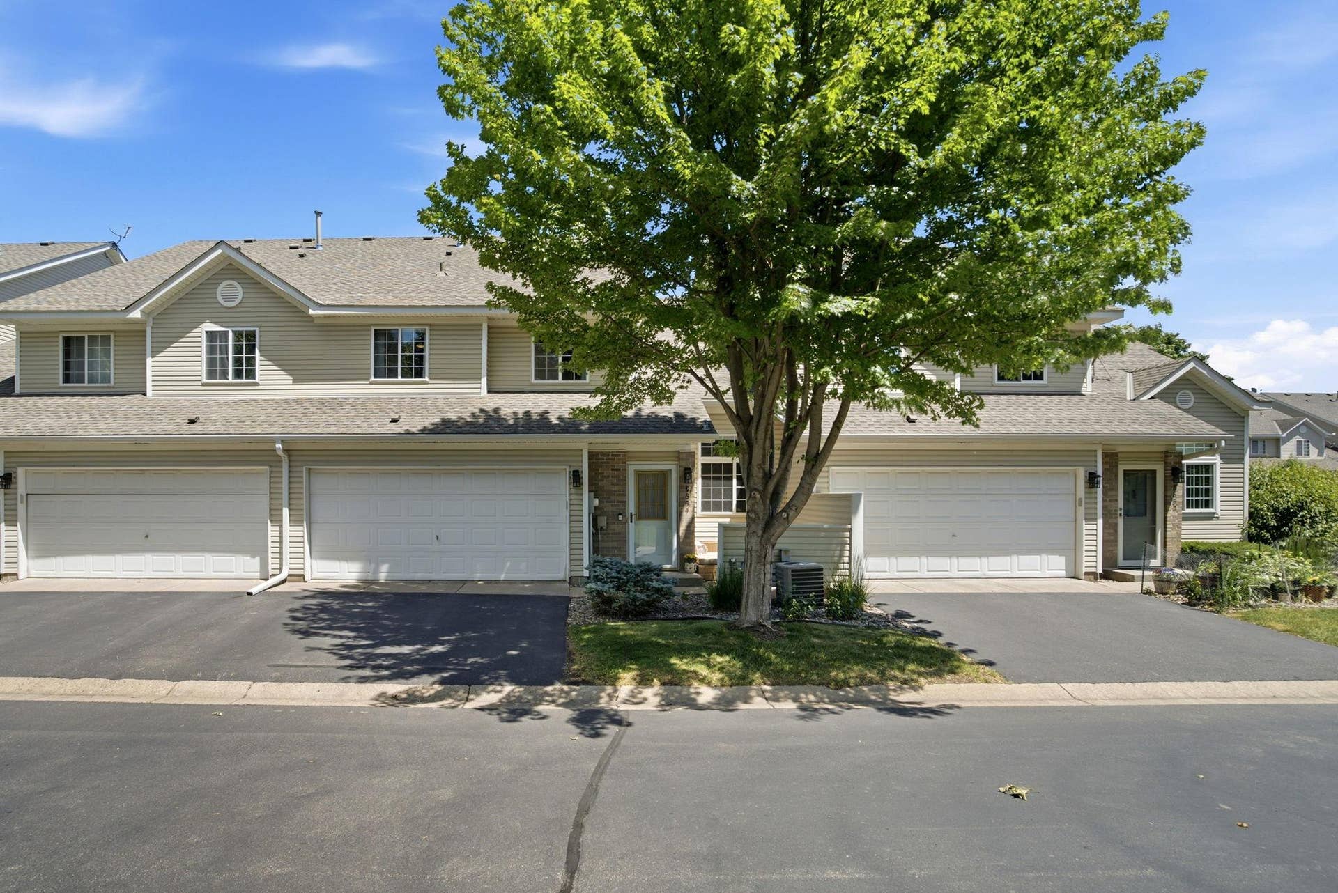 8854 Spring Lane, Woodbury, MN 55125 8854 Spring Lane, Woodbury, MN 55125