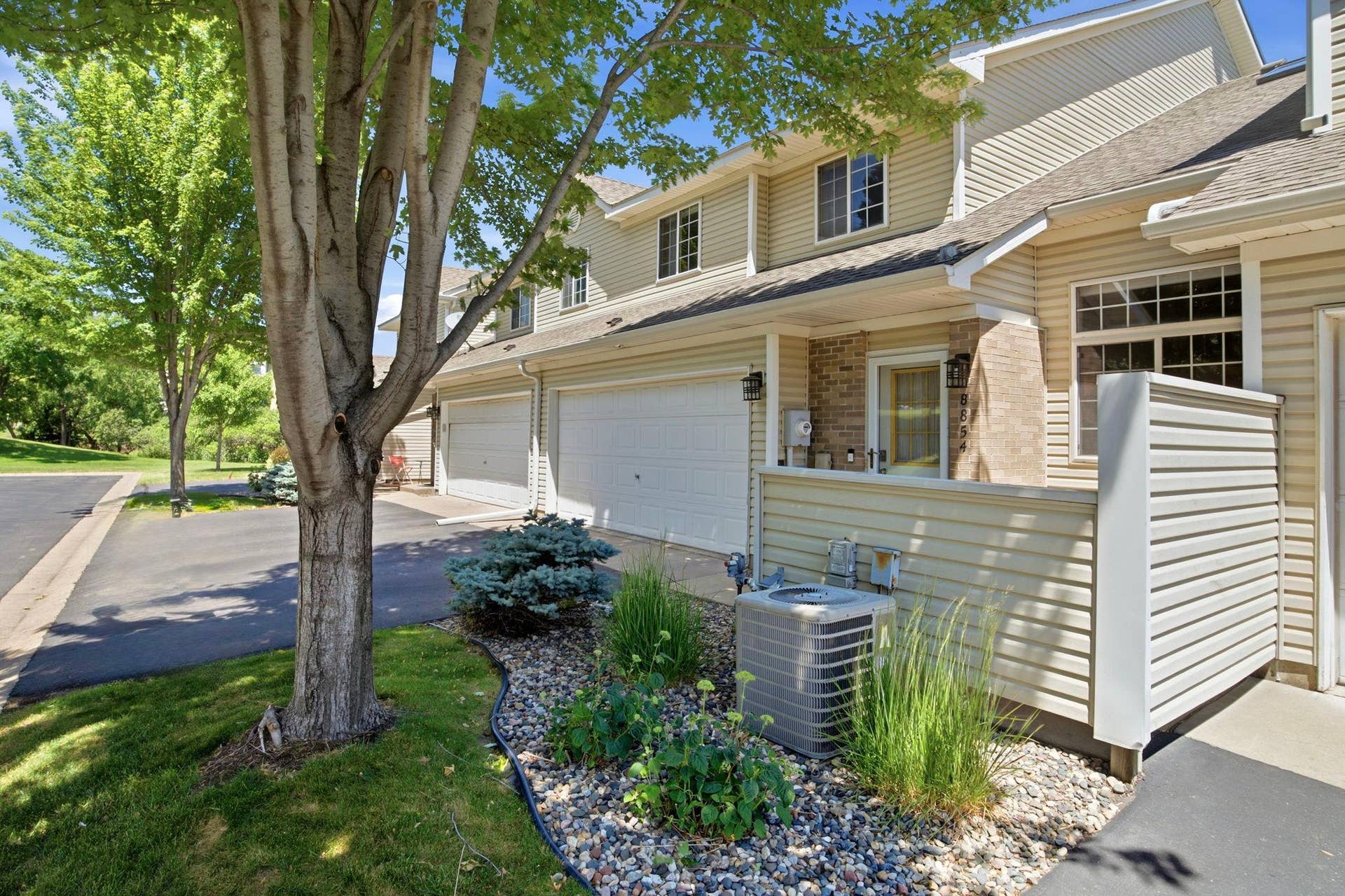 8854 Spring Lane, Woodbury, MN 55125 8854 Spring Lane, Woodbury, MN 55125