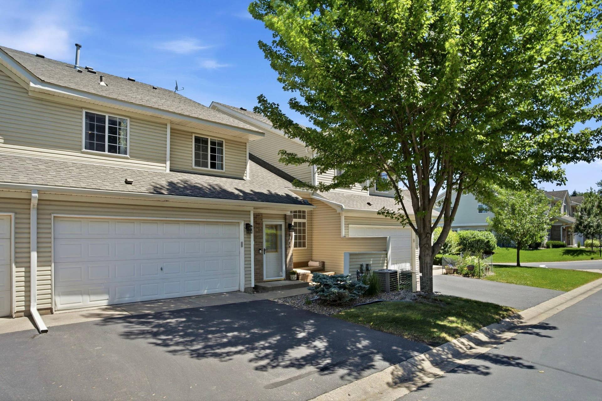 8854 Spring Lane, Woodbury, MN 55125 8854 Spring Lane, Woodbury, MN 55125