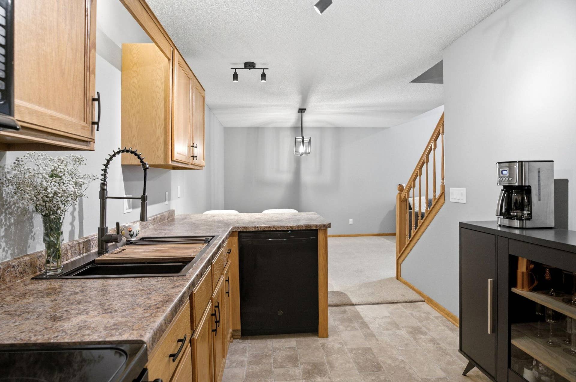 8854 Spring Lane, Woodbury, MN 55125 8854 Spring Lane, Woodbury, MN 55125