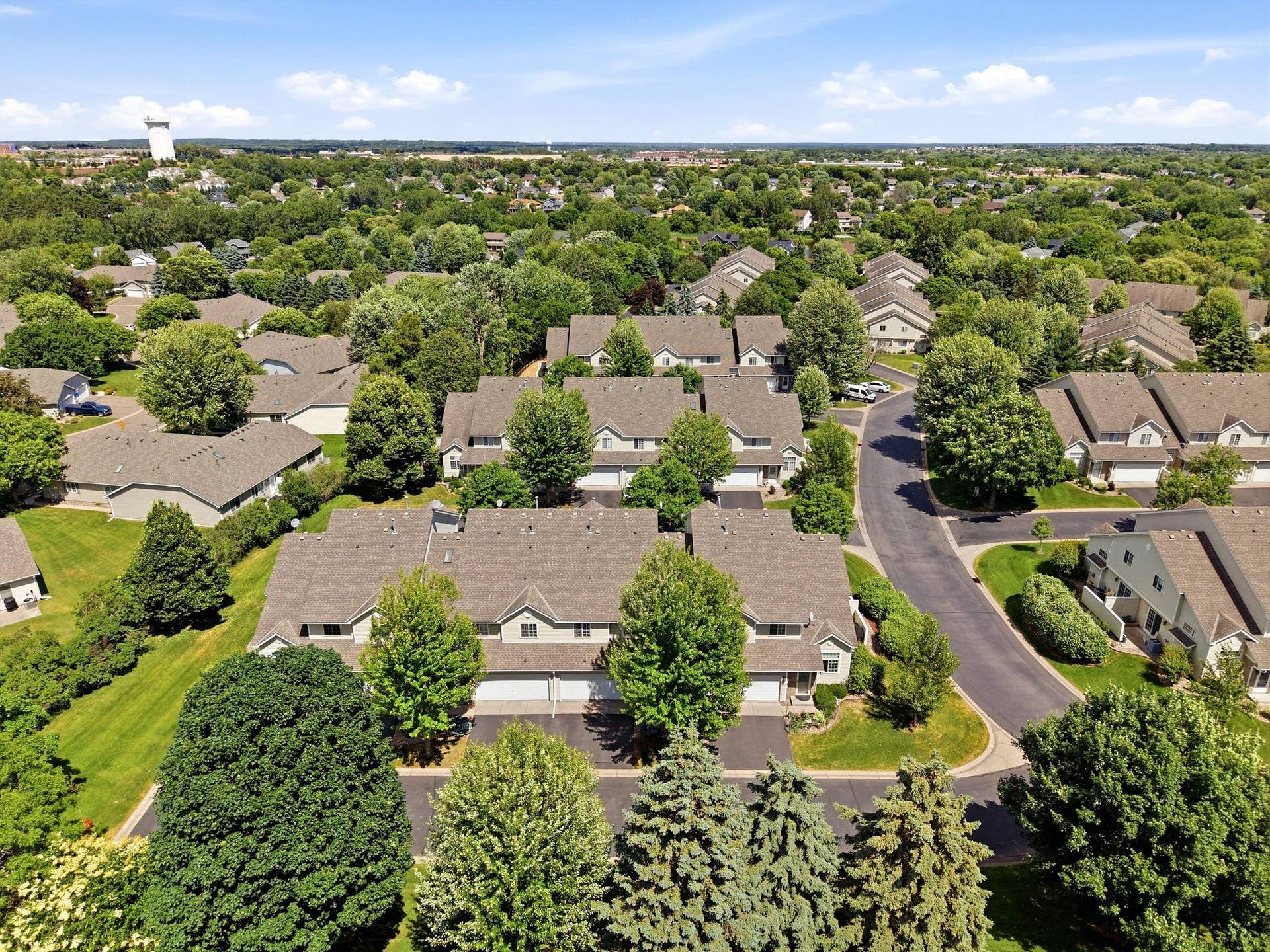 8854 Spring Lane, Woodbury, MN 55125 8854 Spring Lane, Woodbury, MN 55125