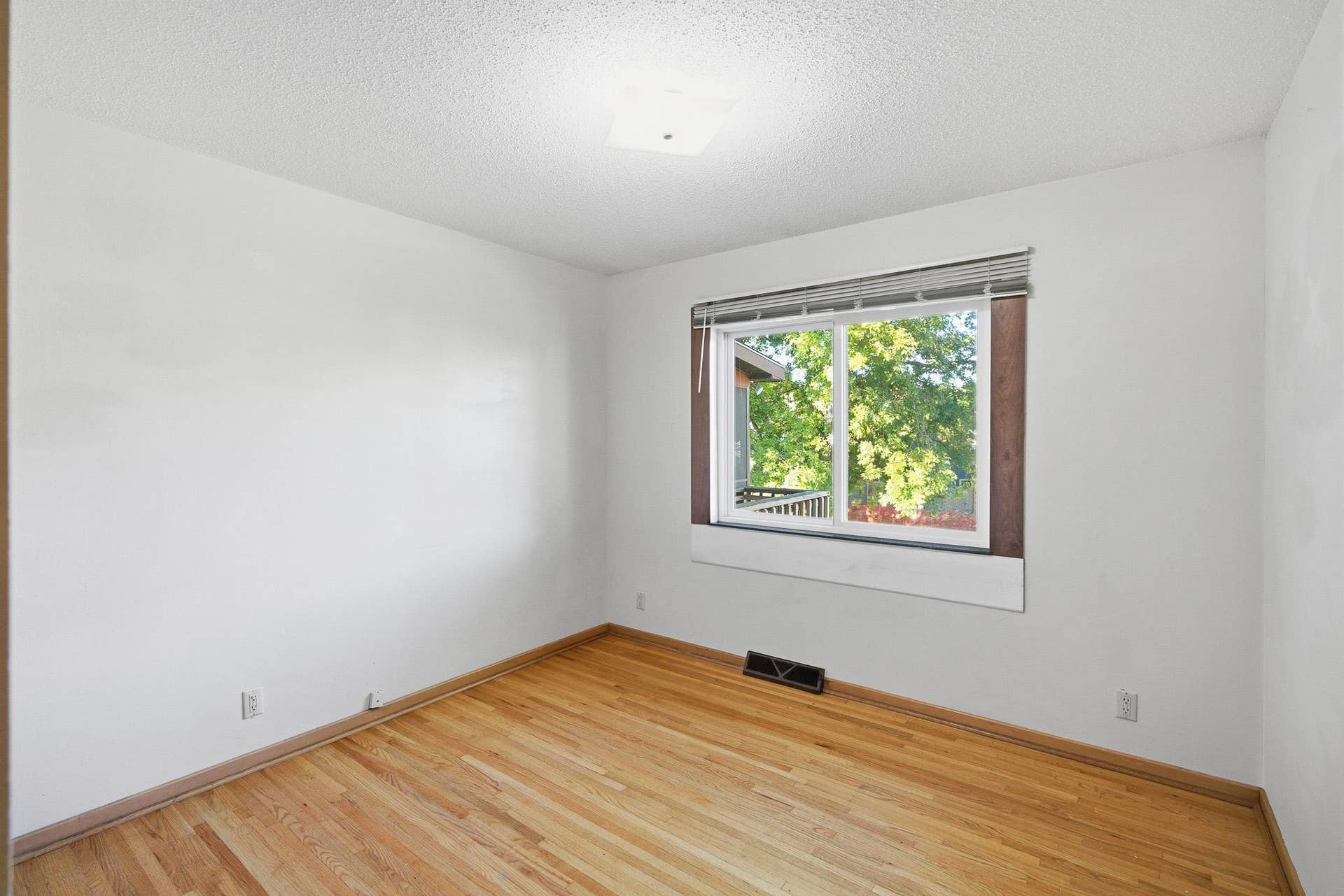 611 James Ave, Mankato, MN 56001 611 James Ave, Mankato, MN 56001