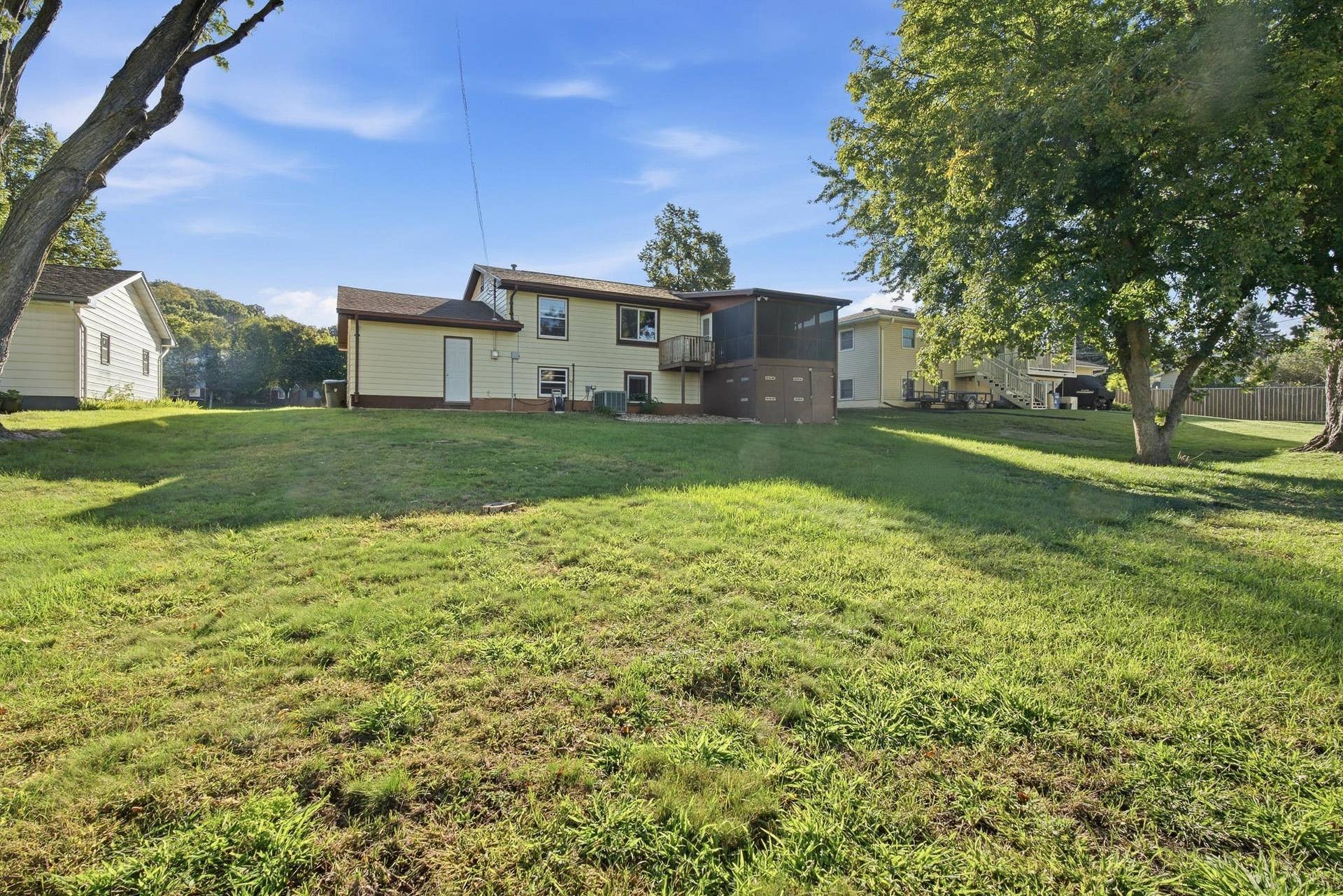 611 James Ave, Mankato, MN 56001 611 James Ave, Mankato, MN 56001