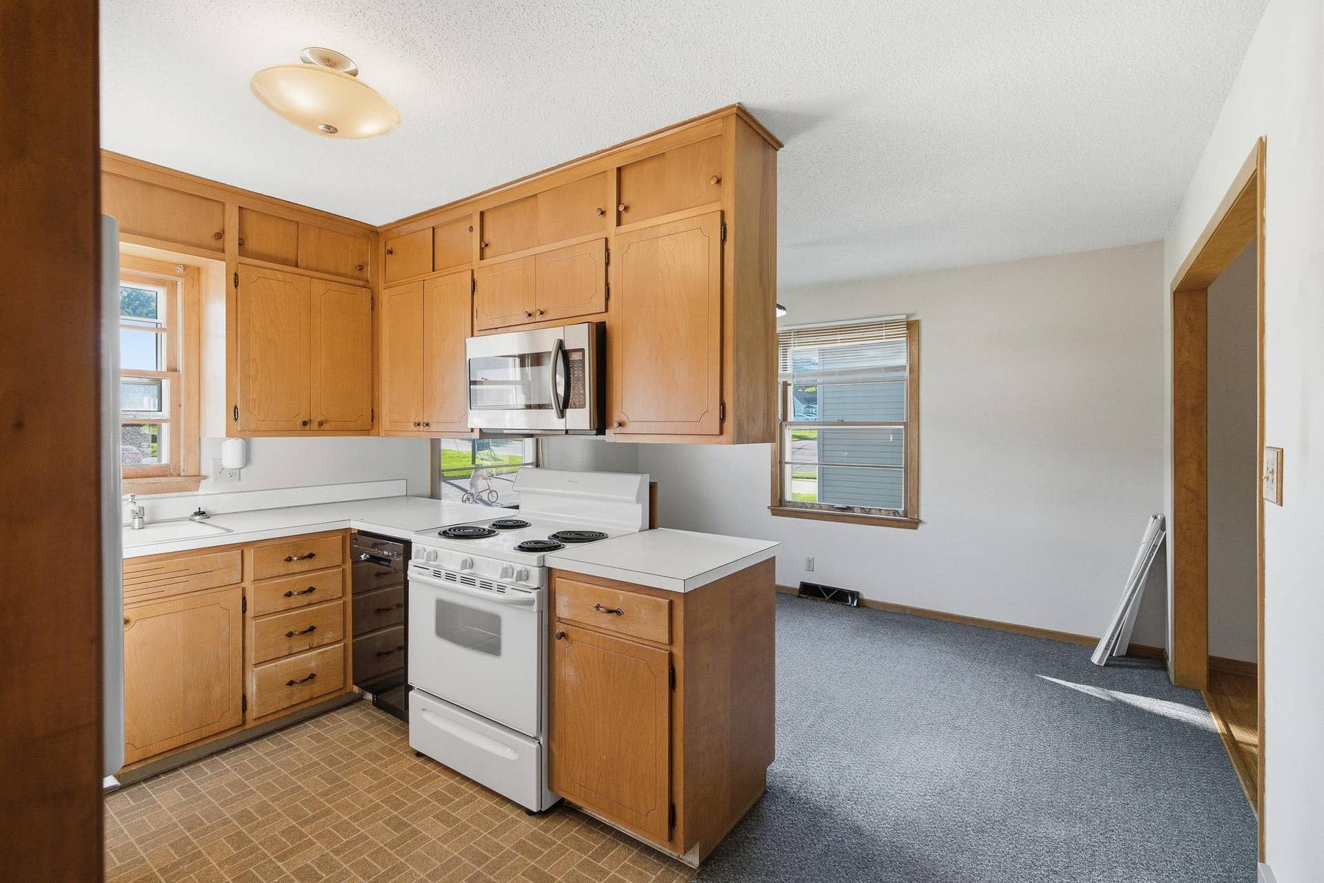 611 James Ave, Mankato, MN 56001 611 James Ave, Mankato, MN 56001