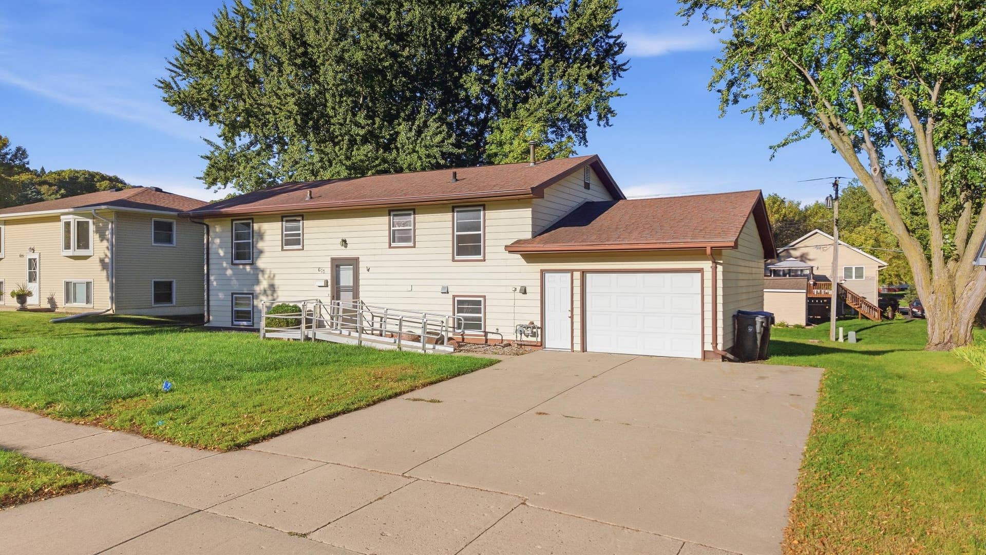 611 James Ave, Mankato, MN 56001 611 James Ave, Mankato, MN 56001