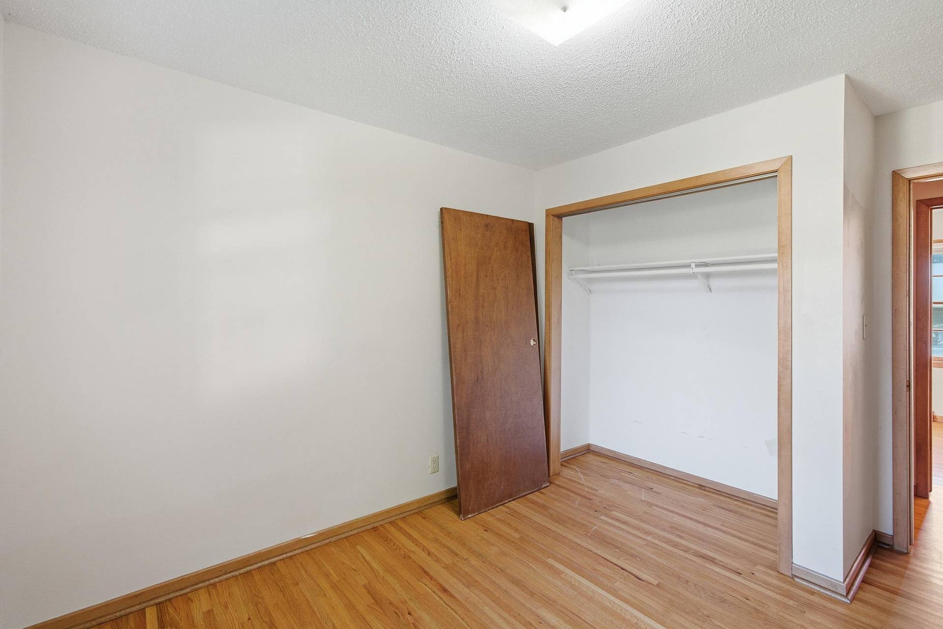 611 James Ave, Mankato, MN 56001 611 James Ave, Mankato, MN 56001