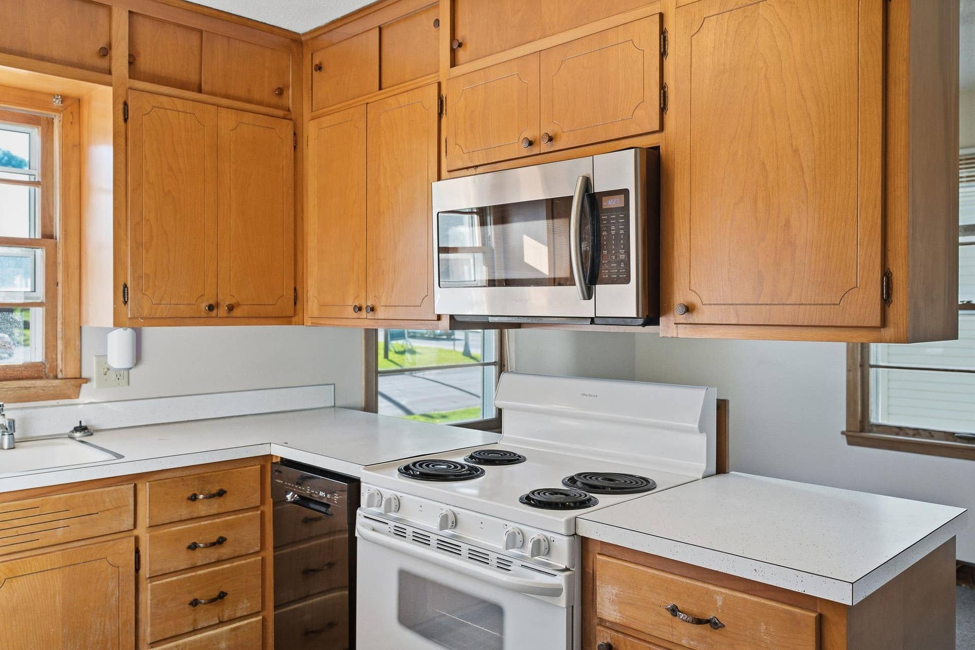 611 James Ave, Mankato, MN 56001 611 James Ave, Mankato, MN 56001