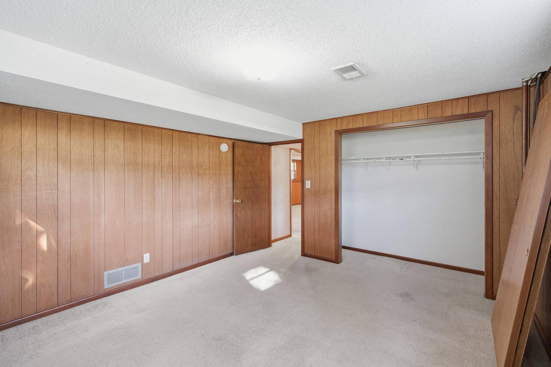 611 James Ave, Mankato, MN 56001 611 James Ave, Mankato, MN 56001