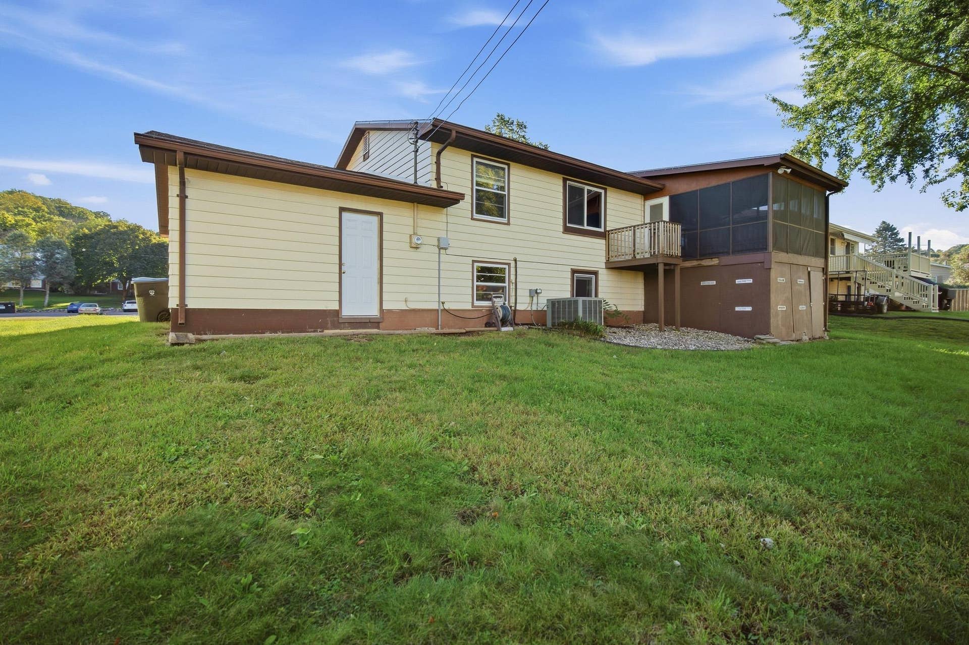611 James Ave, Mankato, MN 56001 611 James Ave, Mankato, MN 56001
