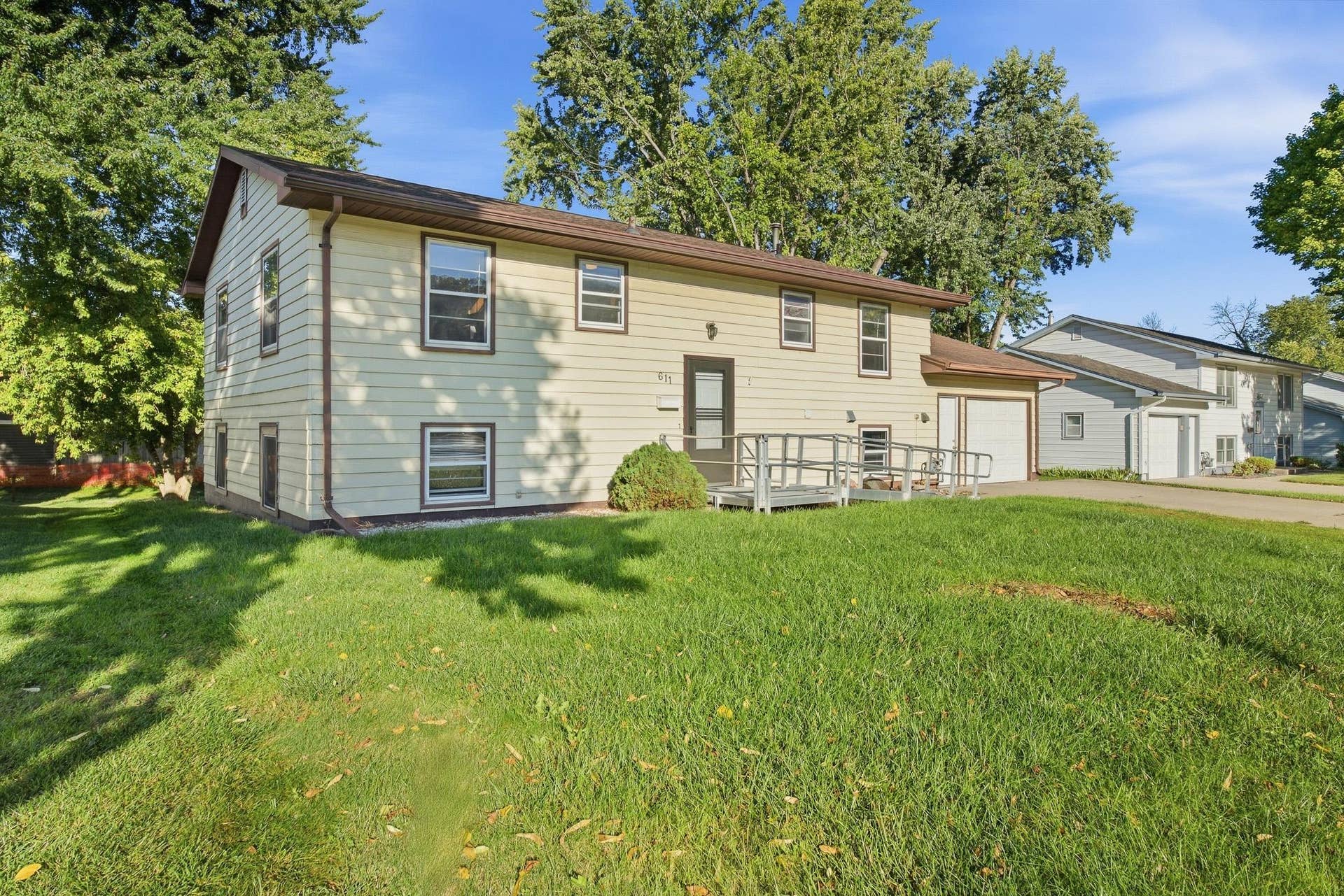 611 James Ave, Mankato, MN 56001 611 James Ave, Mankato, MN 56001