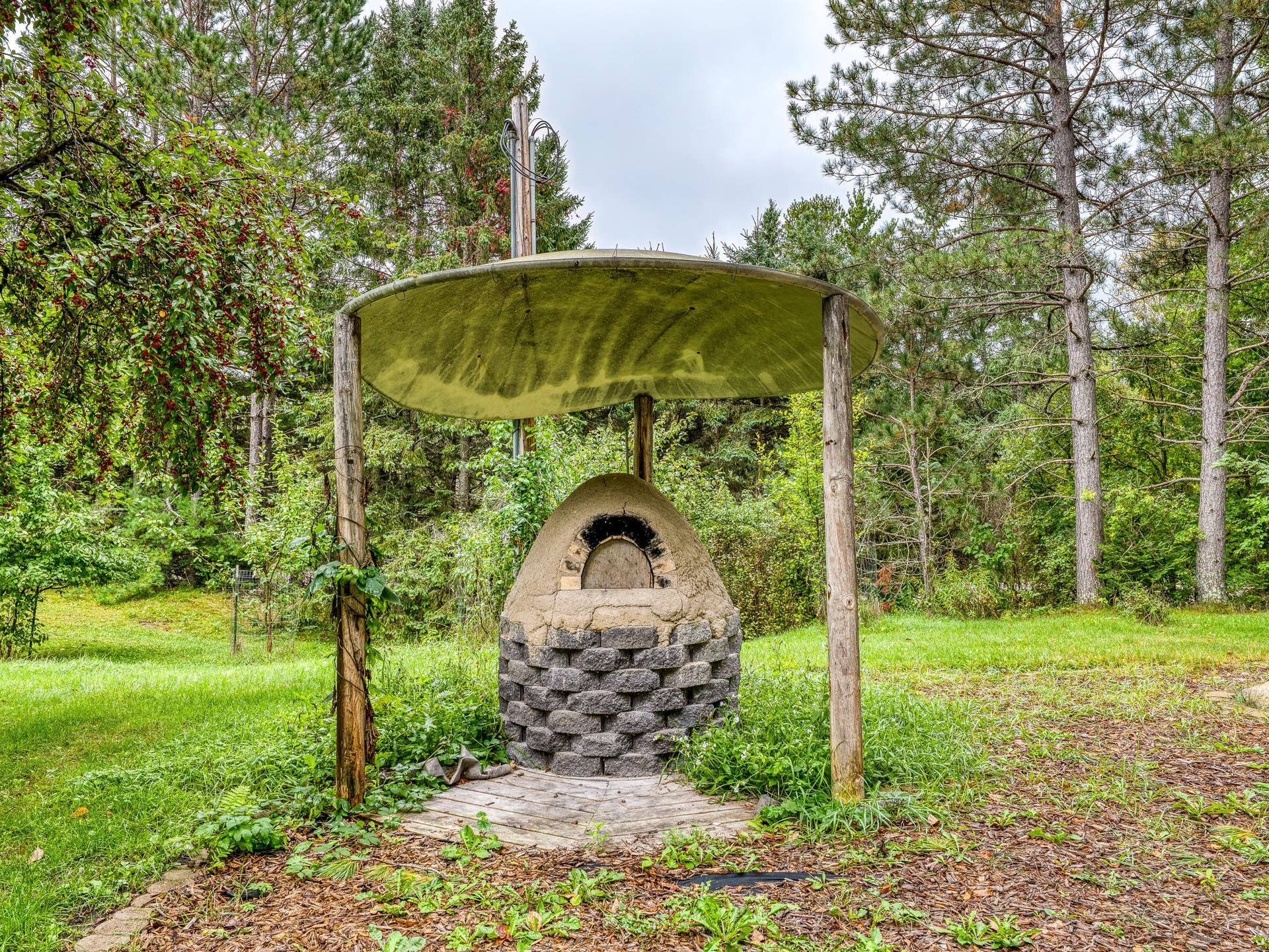 11081 Hillcrest Drive NE, Bemidji, MN 56601 Outdoor Pizza Oven