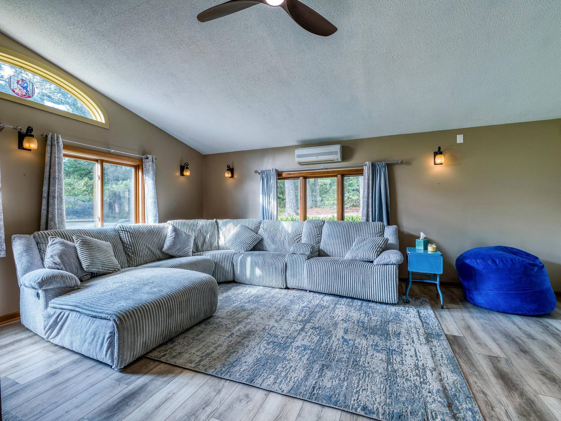 11081 Hillcrest Drive NE, Bemidji, MN 56601 Large 2nd Level Family Room