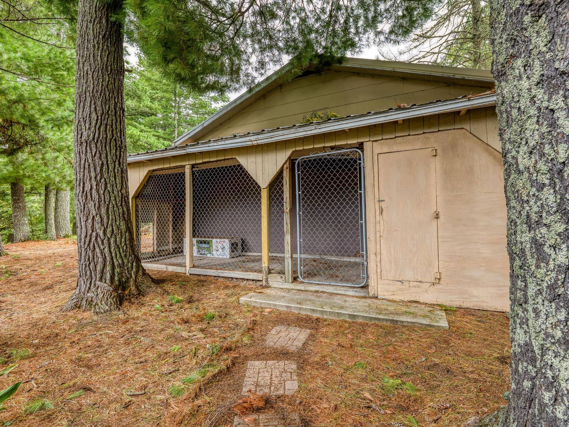 11081 Hillcrest Drive NE, Bemidji, MN 56601 Dog Kennel attached to 2nd Garage