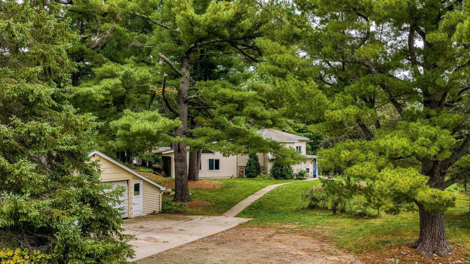 11081 Hillcrest Drive NE, Bemidji, MN 56601 The land is full of wildlife, gardens and fruit trees
