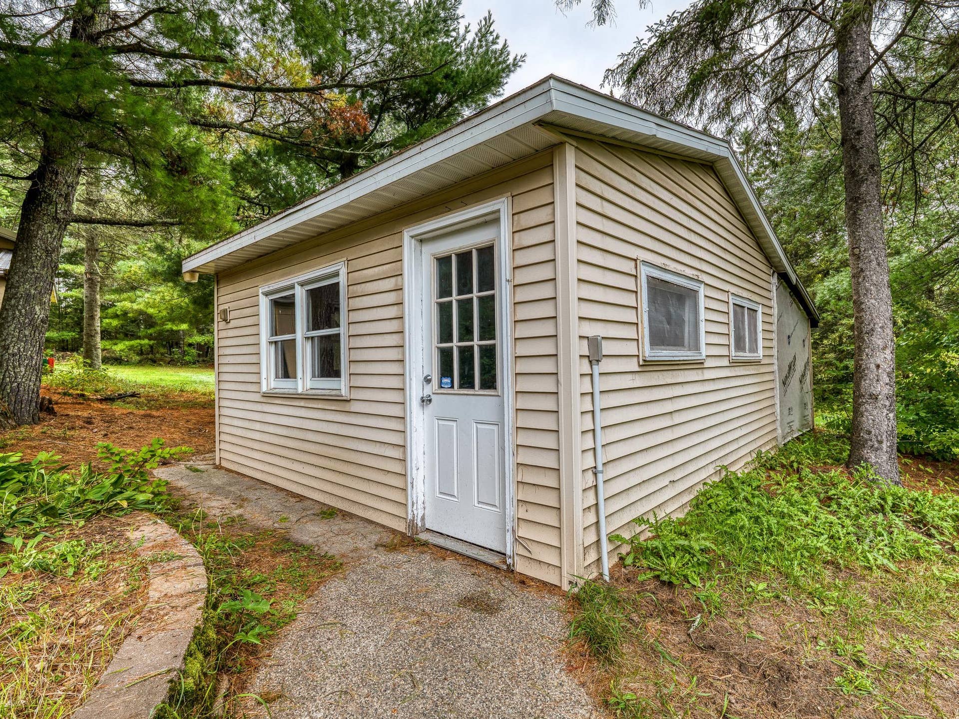 11081 Hillcrest Drive NE, Bemidji, MN 56601 Shop or Craft Space