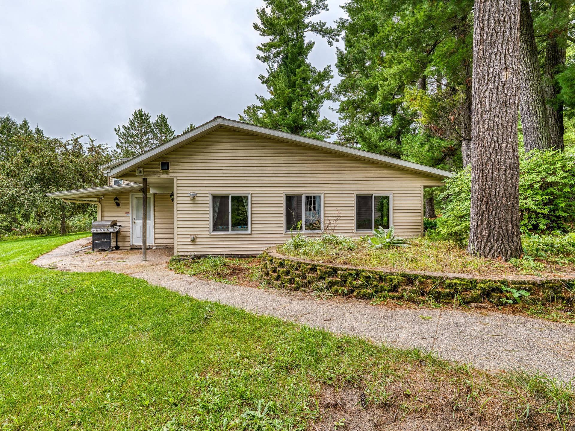 11081 Hillcrest Drive NE, Bemidji, MN 56601 11081 Hillcrest Drive NE, Bemidji, MN 56601