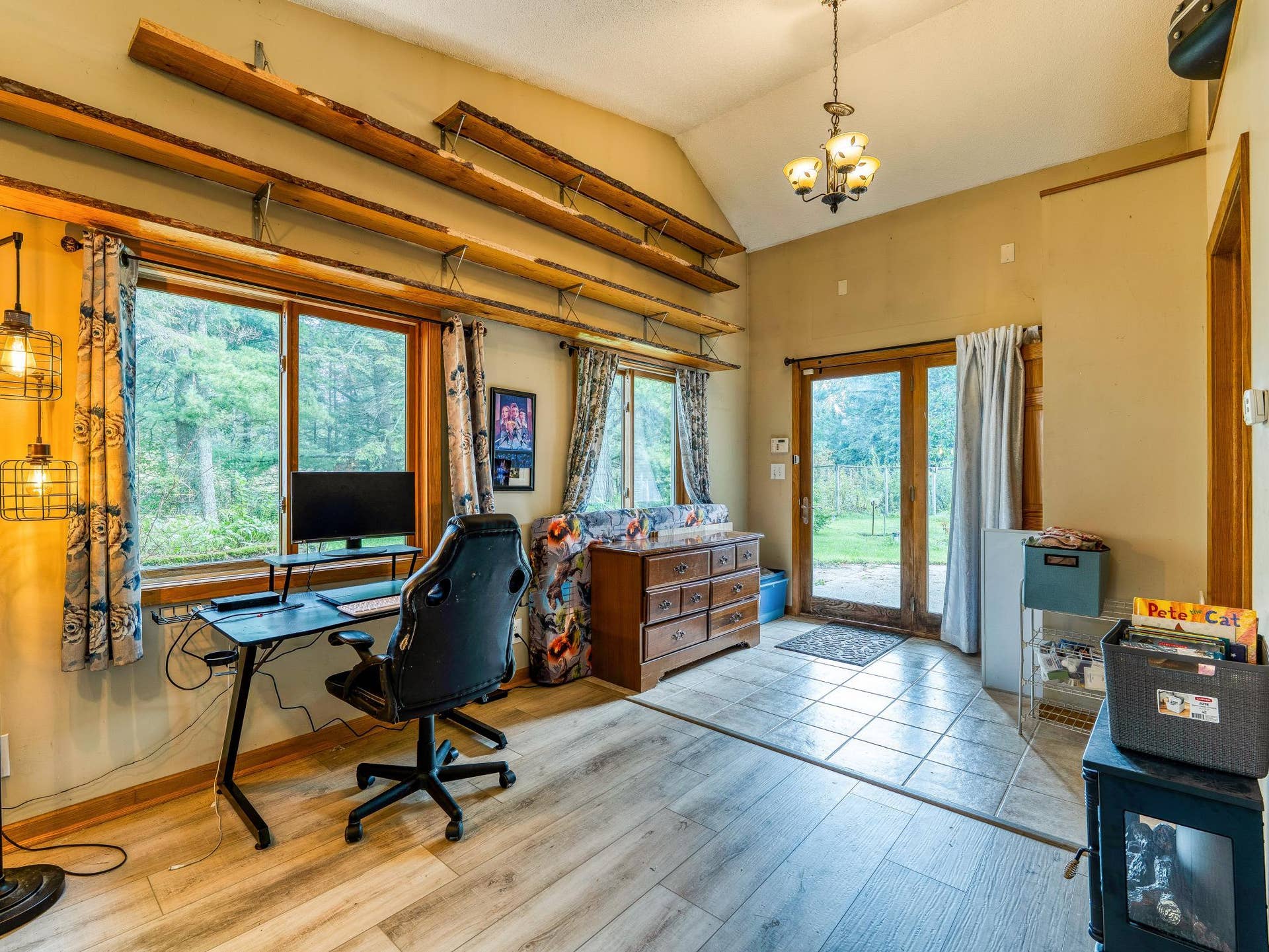 11081 Hillcrest Drive NE, Bemidji, MN 56601 Primary