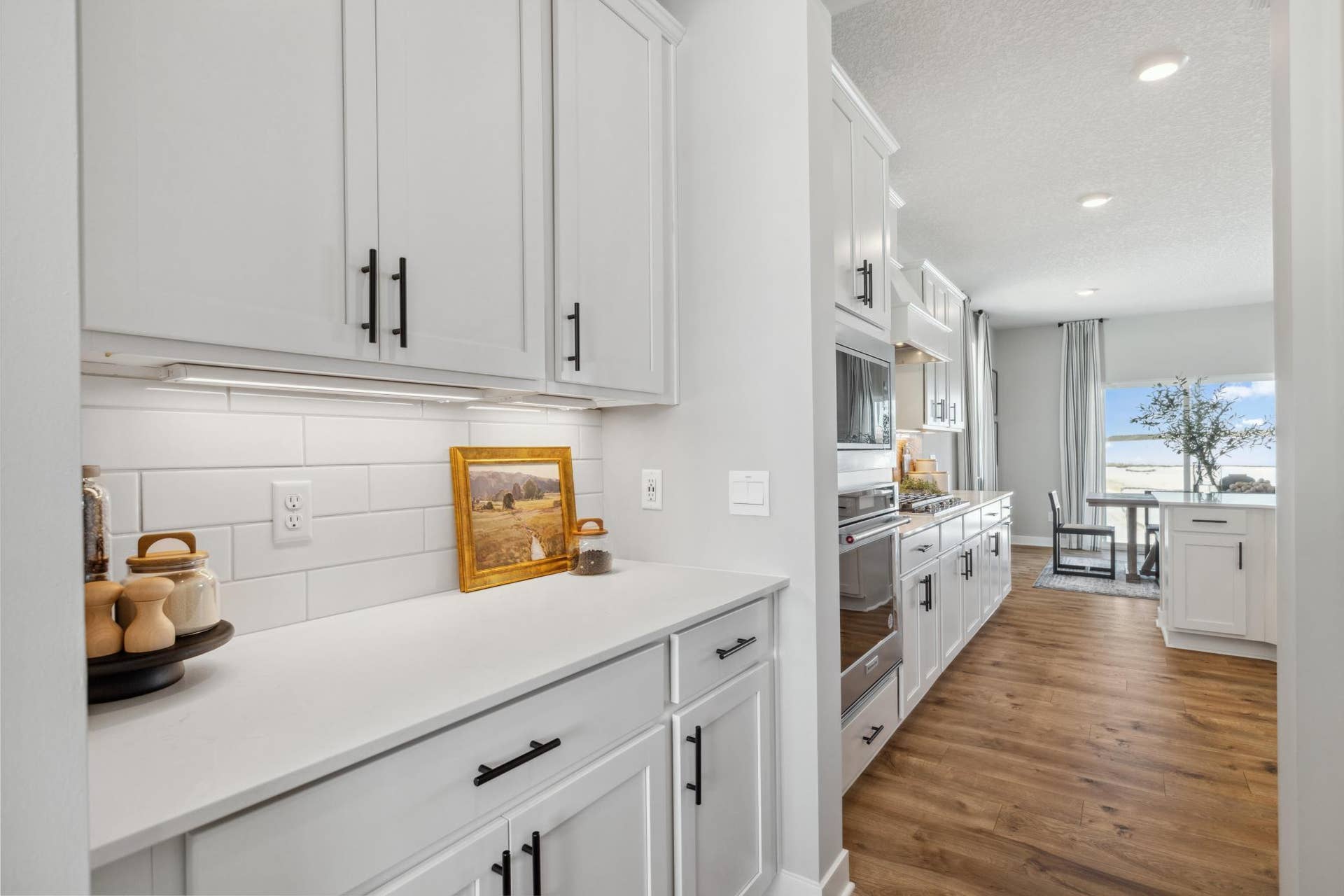 4901 Blake Way, Woodbury, MN 55129 Lots of cabinetry!