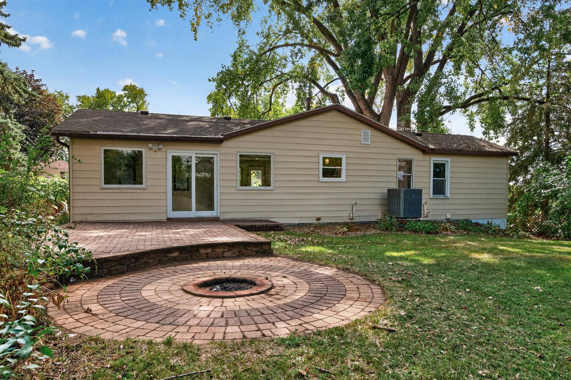 651 46 1/2 Avenue NE, Columbia Heights, MN 55421 23_651_46__Ave23_mls.jpg