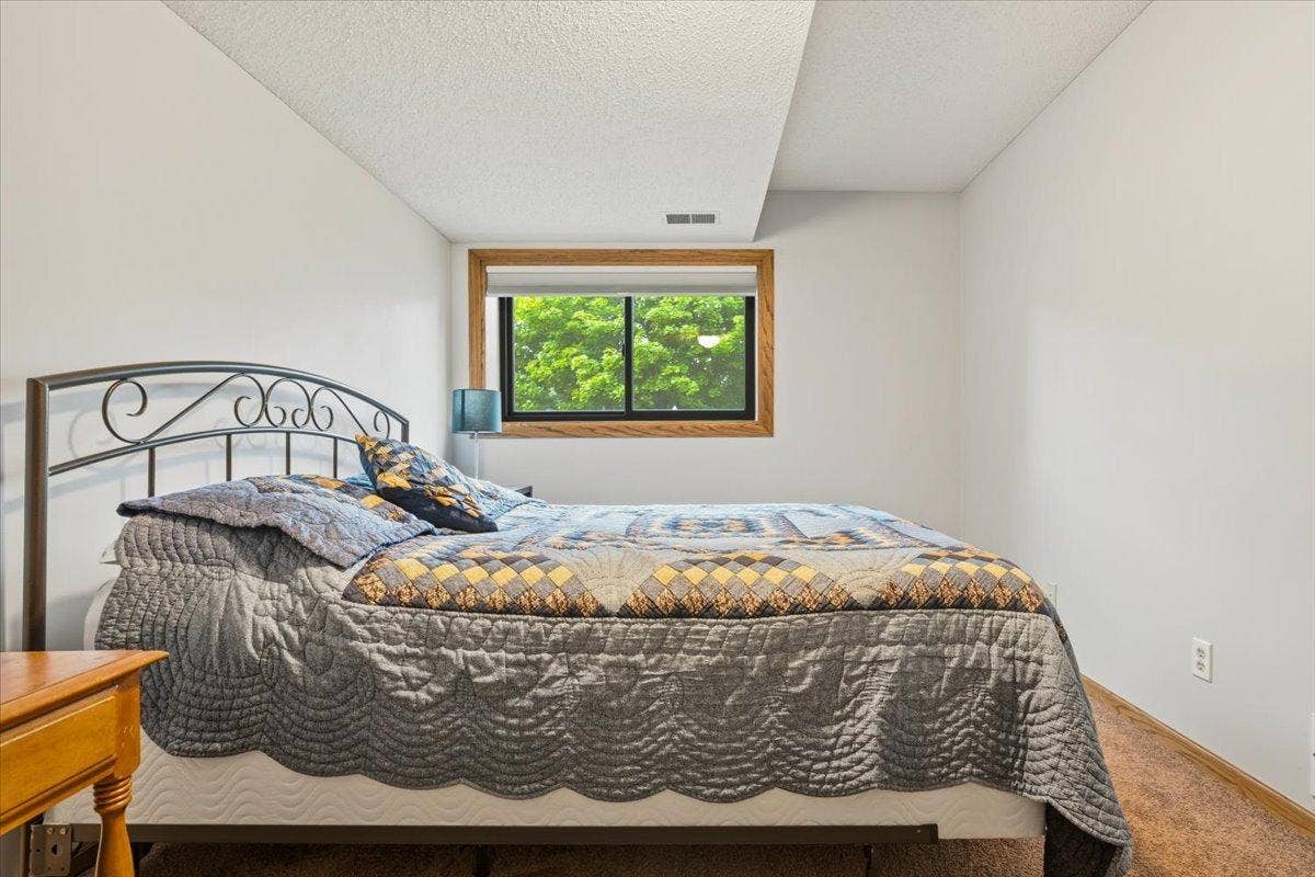 8821 Rainier Court, Woodbury, MN 55125 27-DSC08071.jpg