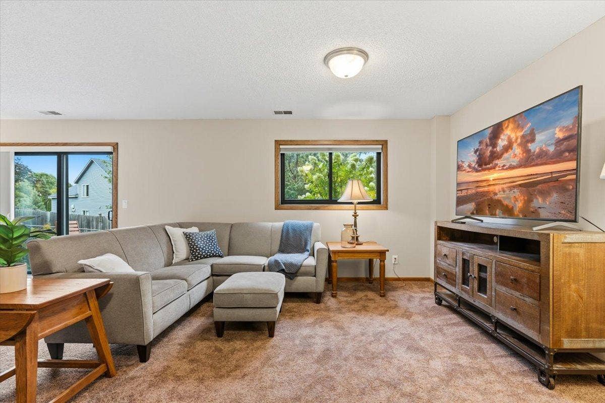 8821 Rainier Court, Woodbury, MN 55125 31-DSC08089.jpg