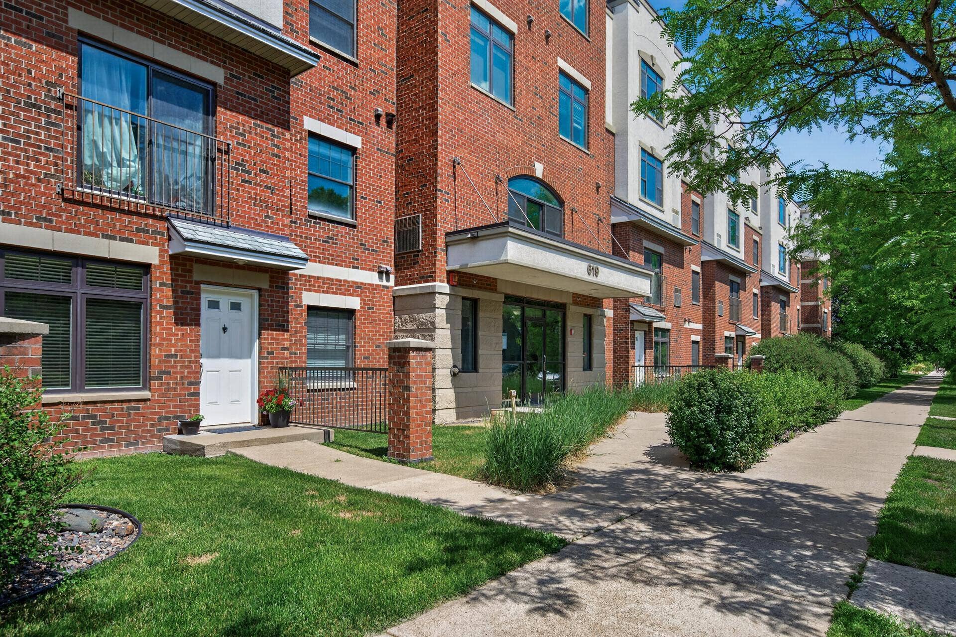 619 8th Street SE, #308, 50, Minneapolis, MN 55414 Welcome to Mill Trace Condominiums in the heart of Marcy-Holmes.