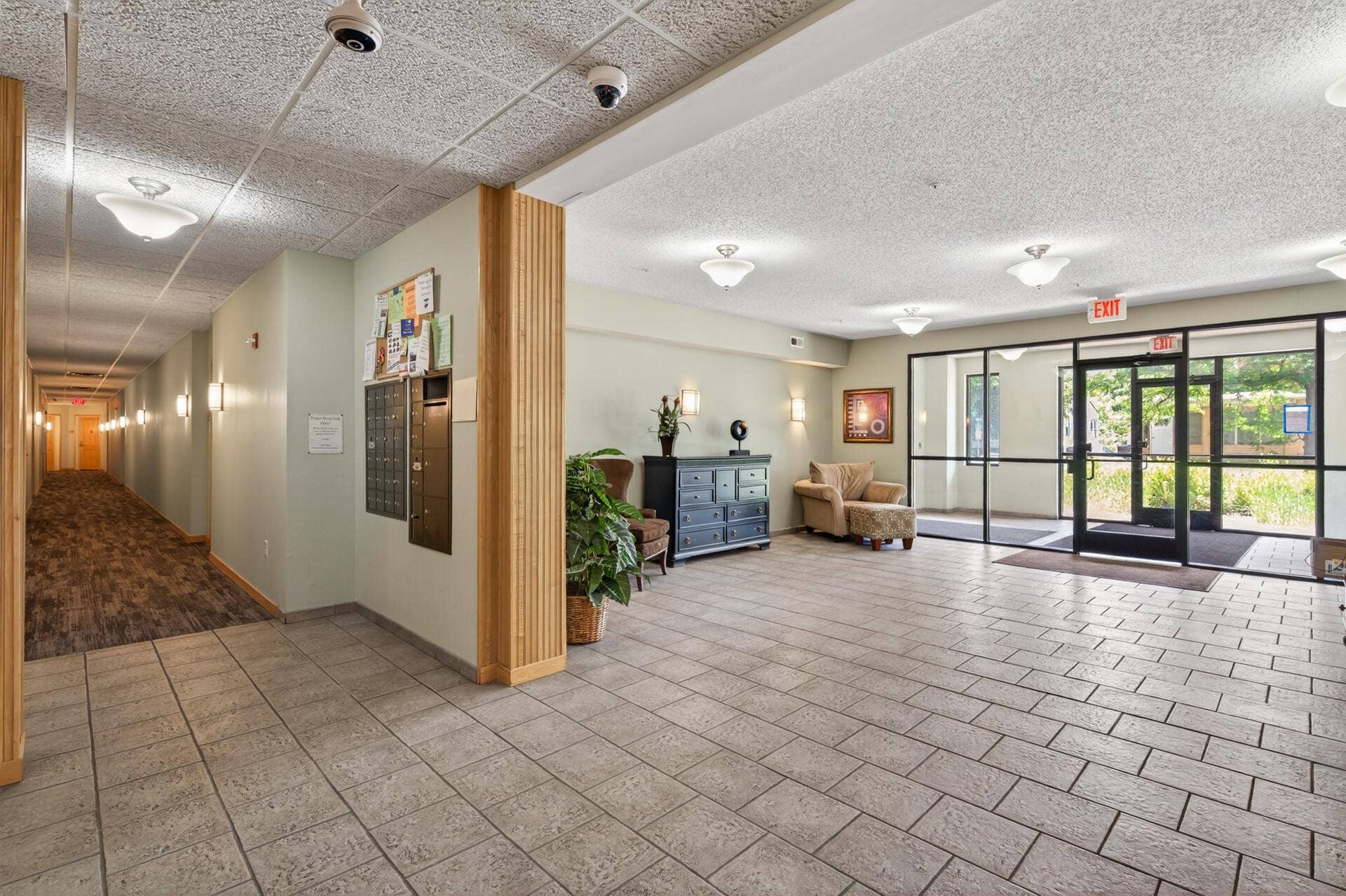 619 8th Street SE, #308, 50, Minneapolis, MN 55414 common area and mailbox/package delivery