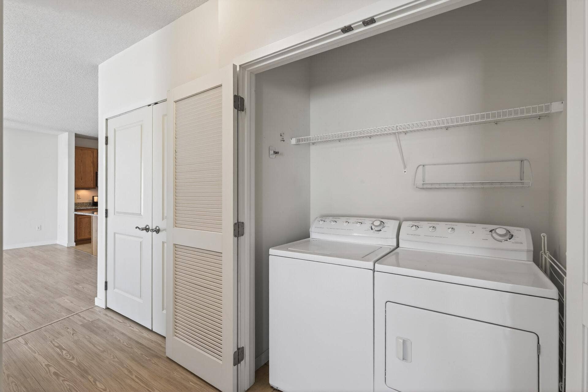 619 8th Street SE, #308, 50, Minneapolis, MN 55414 Convenient in-unit laundry.