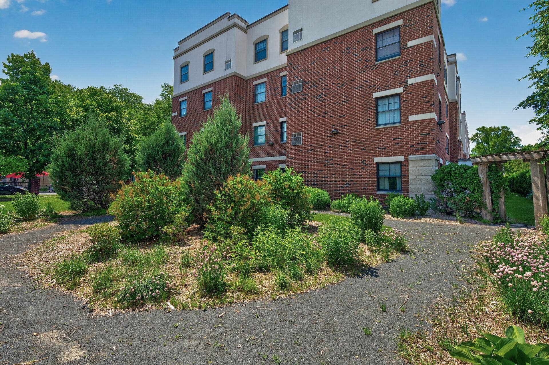 619 8th Street SE, #308, 50, Minneapolis, MN 55414 Enjoy easy access to the University of Minnesota campus.