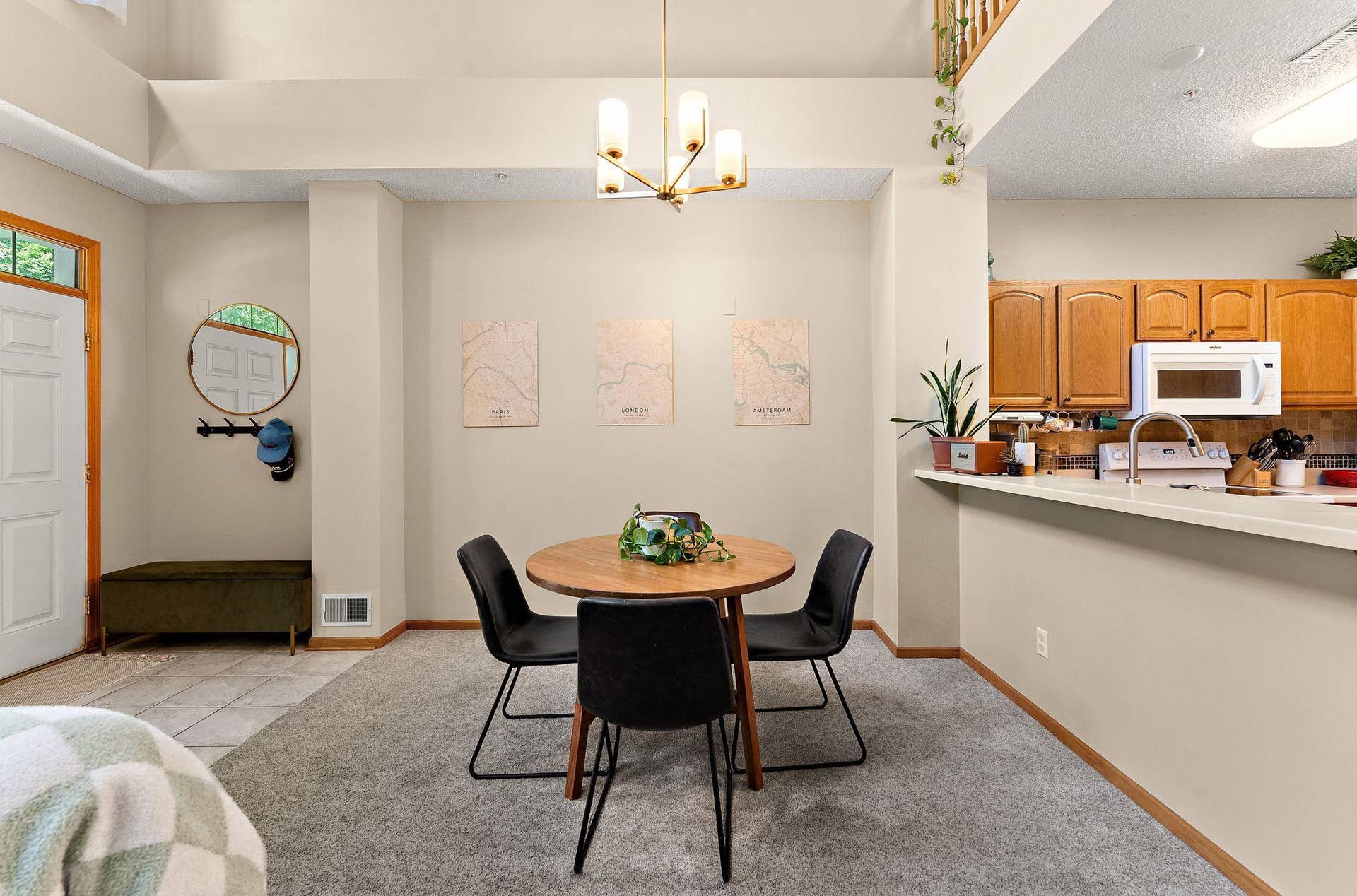1610 Woodlynn Avenue, #3, Maplewood, MN 55109 Dining space!