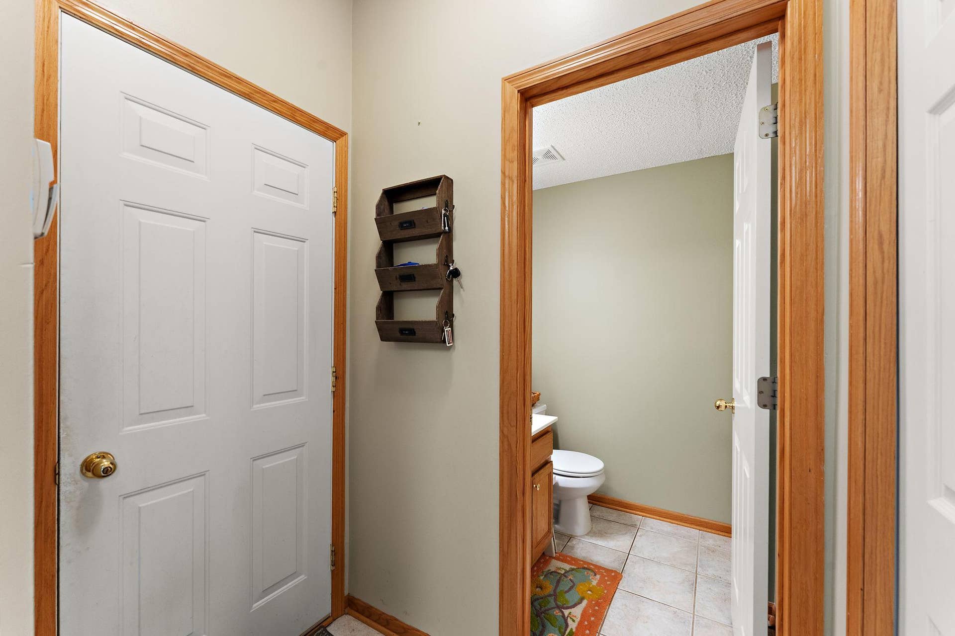 1610 Woodlynn Avenue, #3, Maplewood, MN 55109 1/2 to garage!