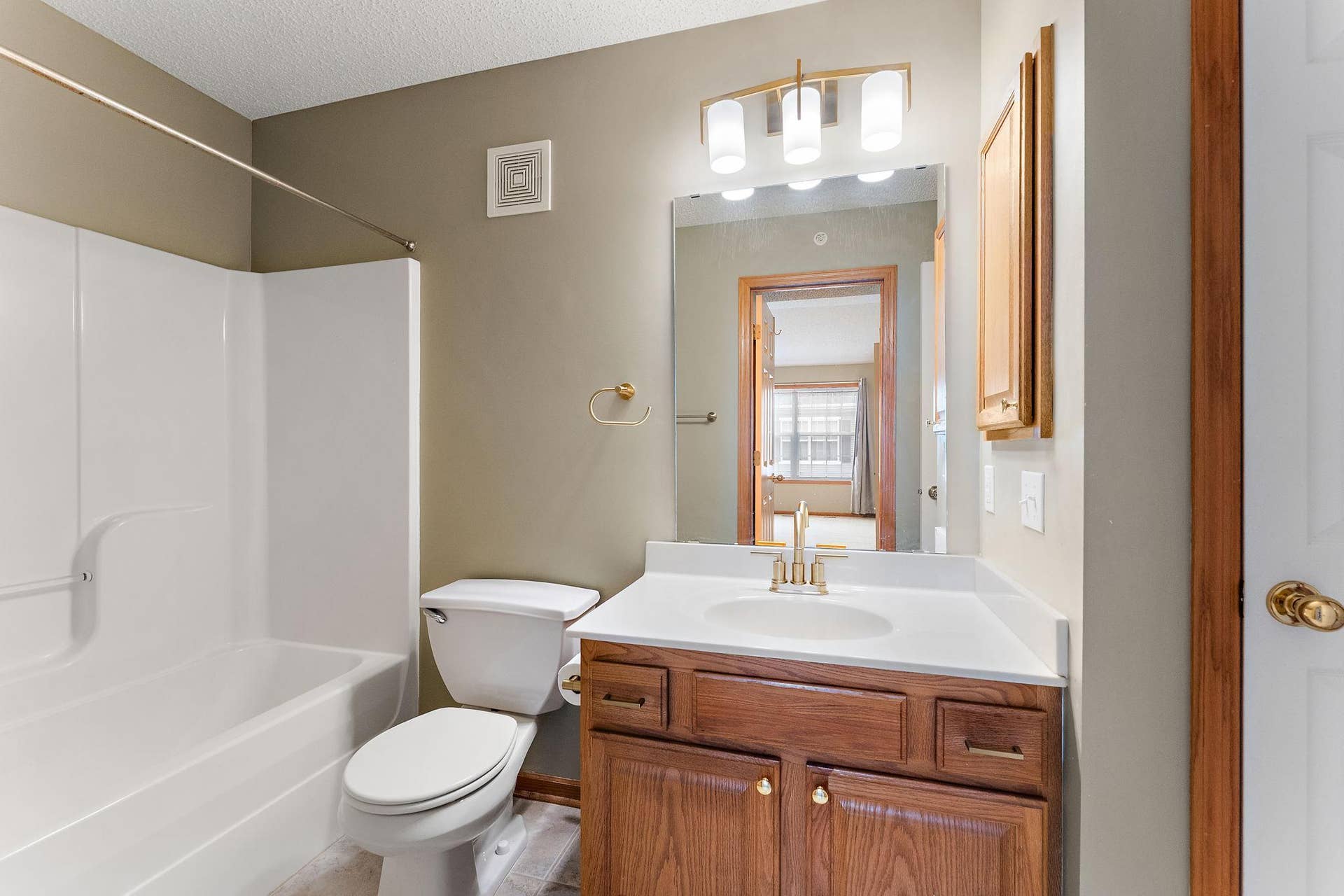 1610 Woodlynn Avenue, #3, Maplewood, MN 55109 1610 Woodlynn Avenue, #3, Maplewood, MN 55109