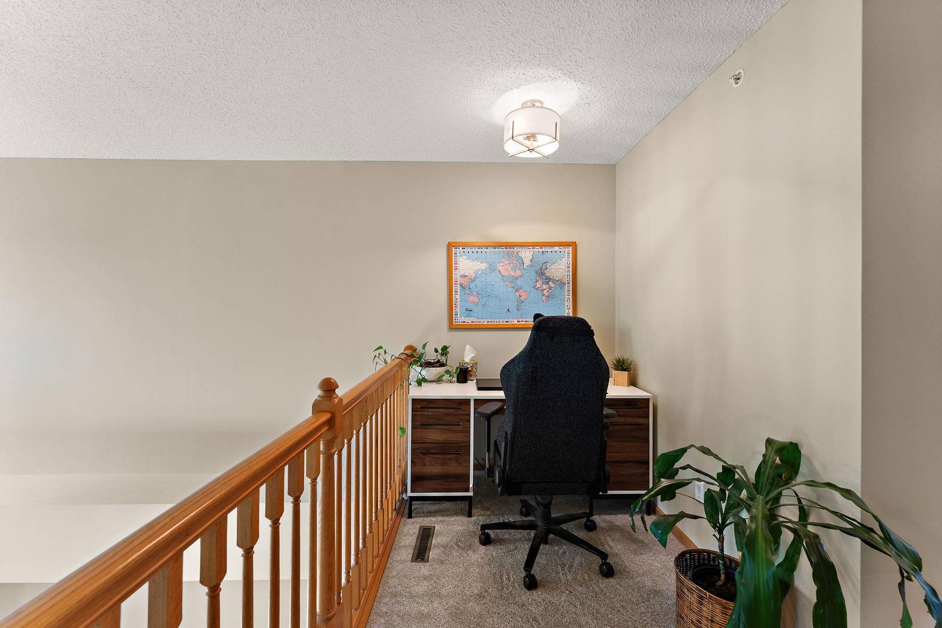 1610 Woodlynn Avenue, #3, Maplewood, MN 55109 Upper level loft!