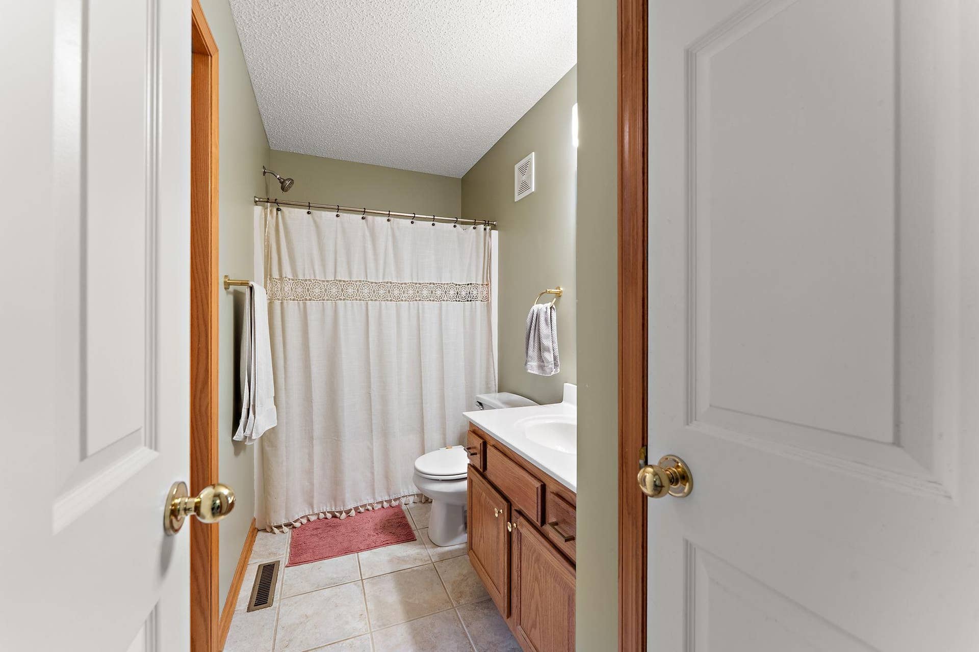 1610 Woodlynn Avenue, #3, Maplewood, MN 55109 1610 Woodlynn Avenue, #3, Maplewood, MN 55109