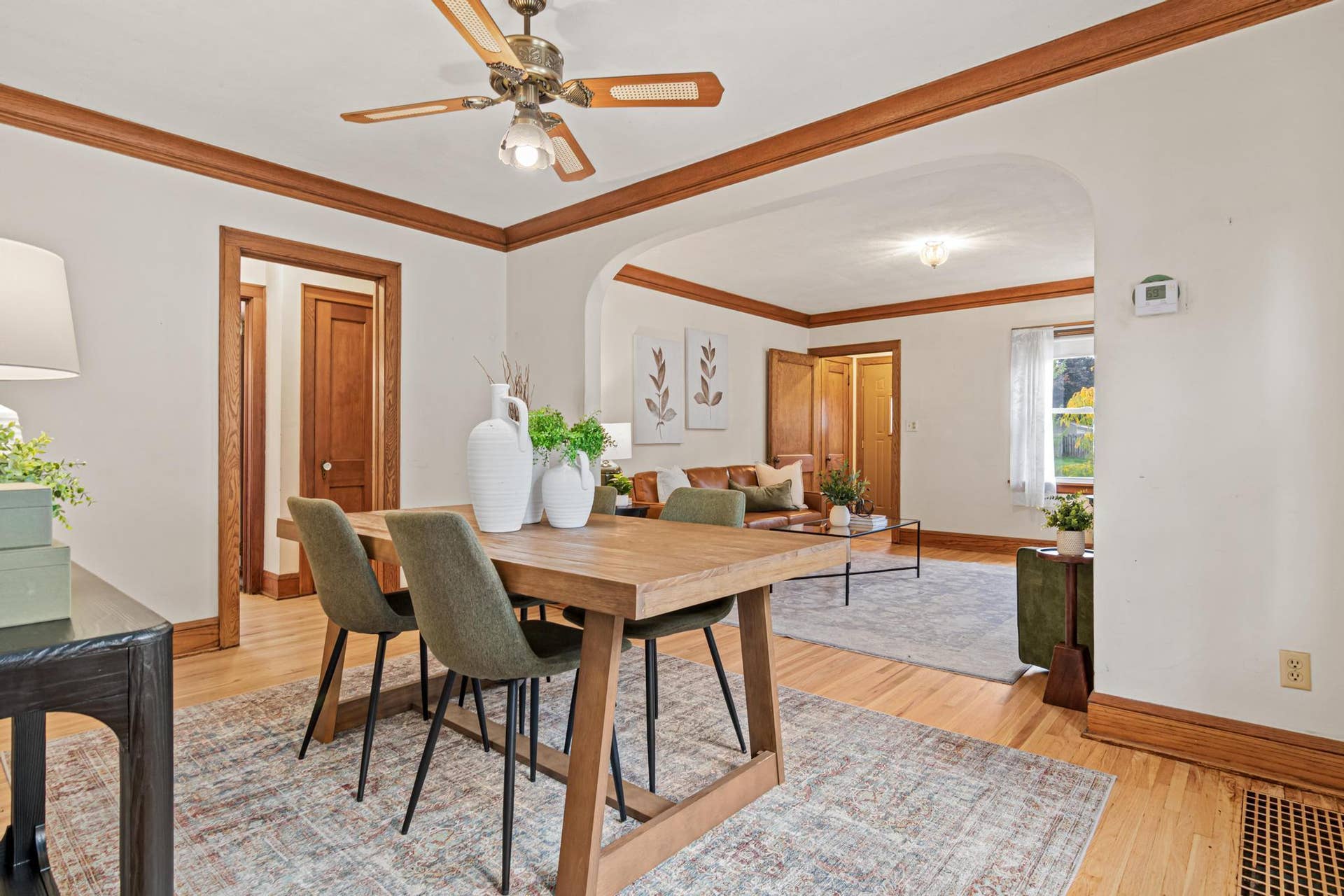 1186 Englewood Avenue, 93, Saint Paul, MN 55104 The open sightline keeps living and dining spaces connected.