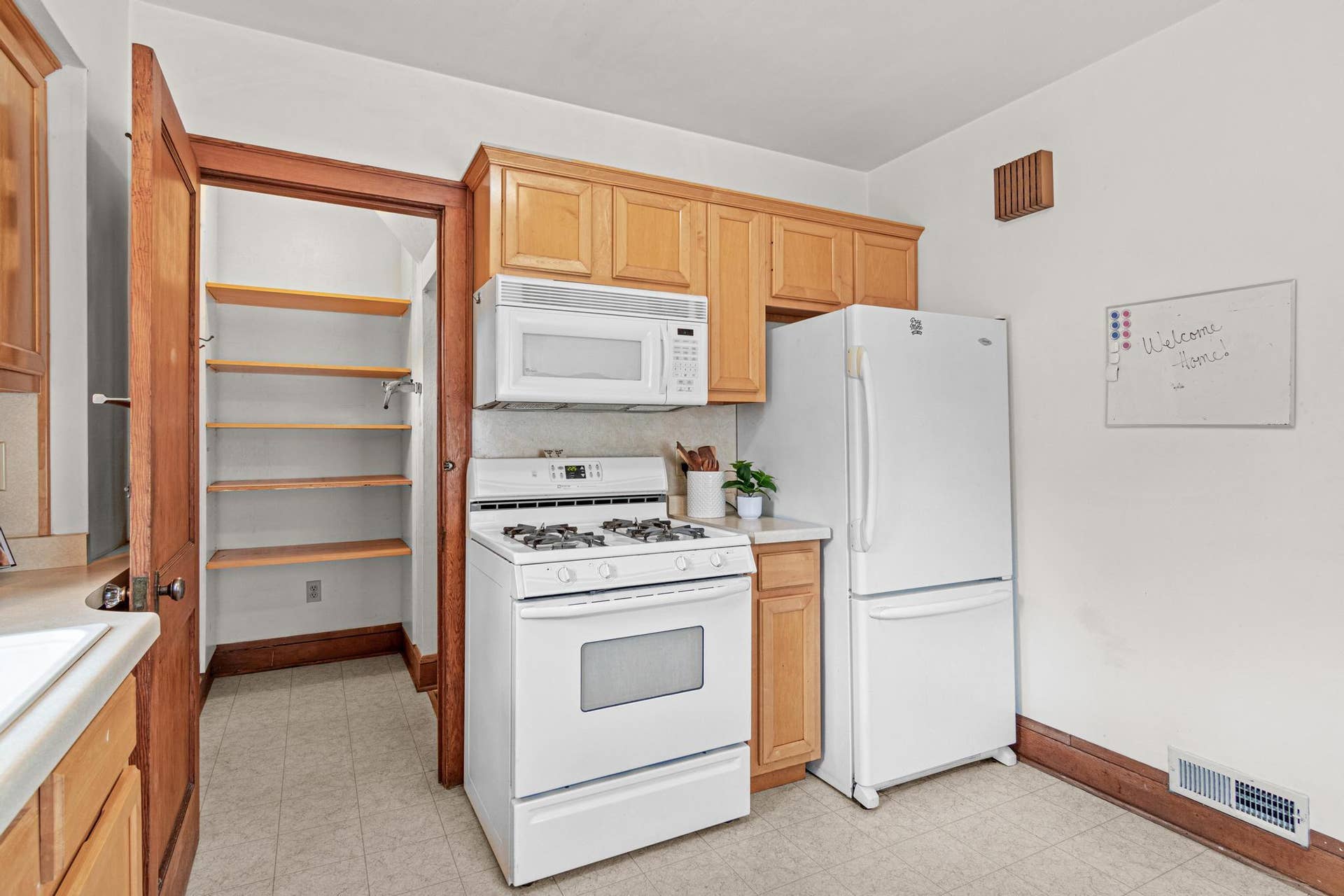 1186 Englewood Avenue, 93, Saint Paul, MN 55104 1186 Englewood Avenue, 93, Saint Paul, MN 55104