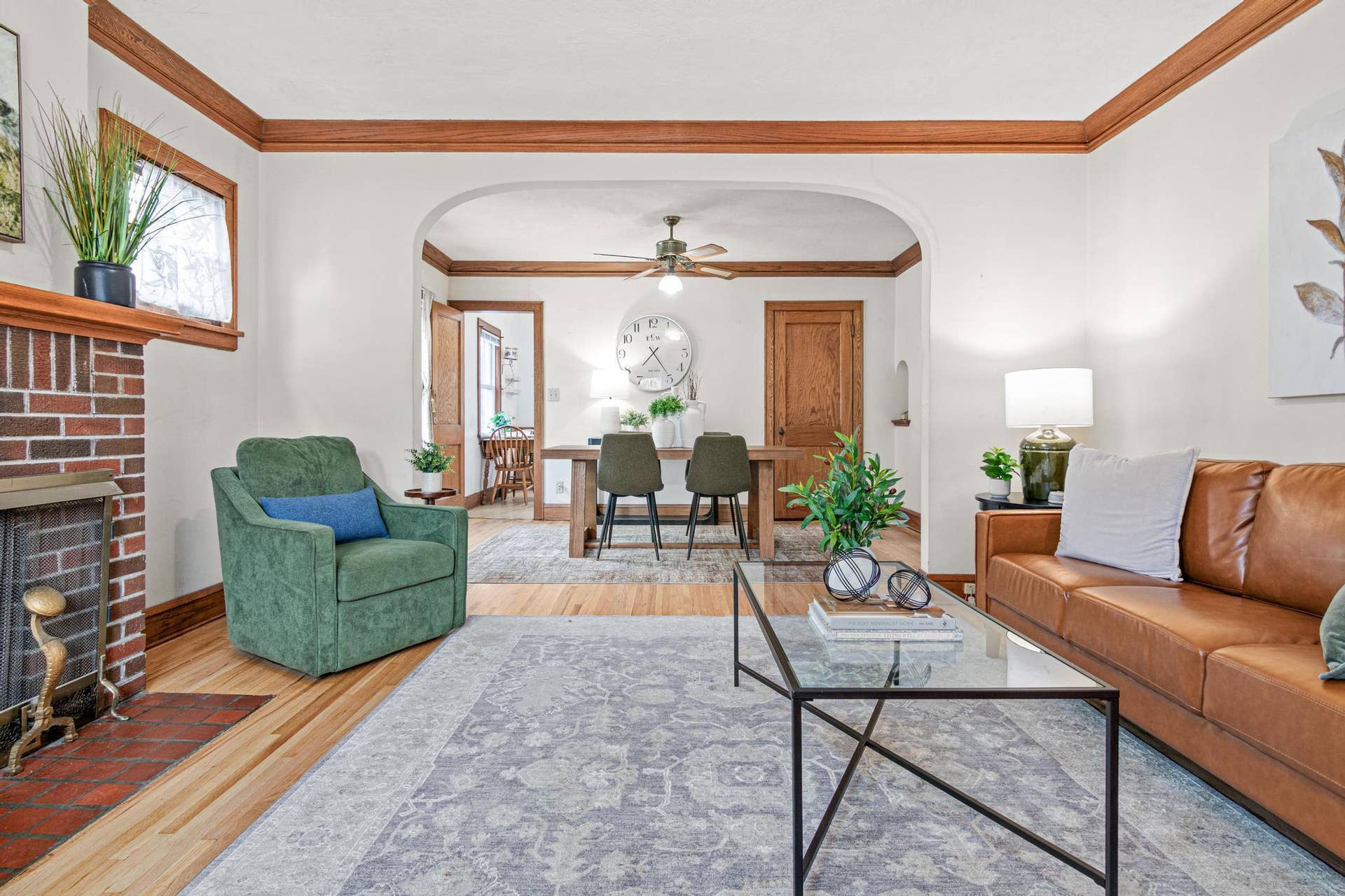 1186 Englewood Avenue, 93, Saint Paul, MN 55104 An arched opening creates an easy connection between living and dining spaces.