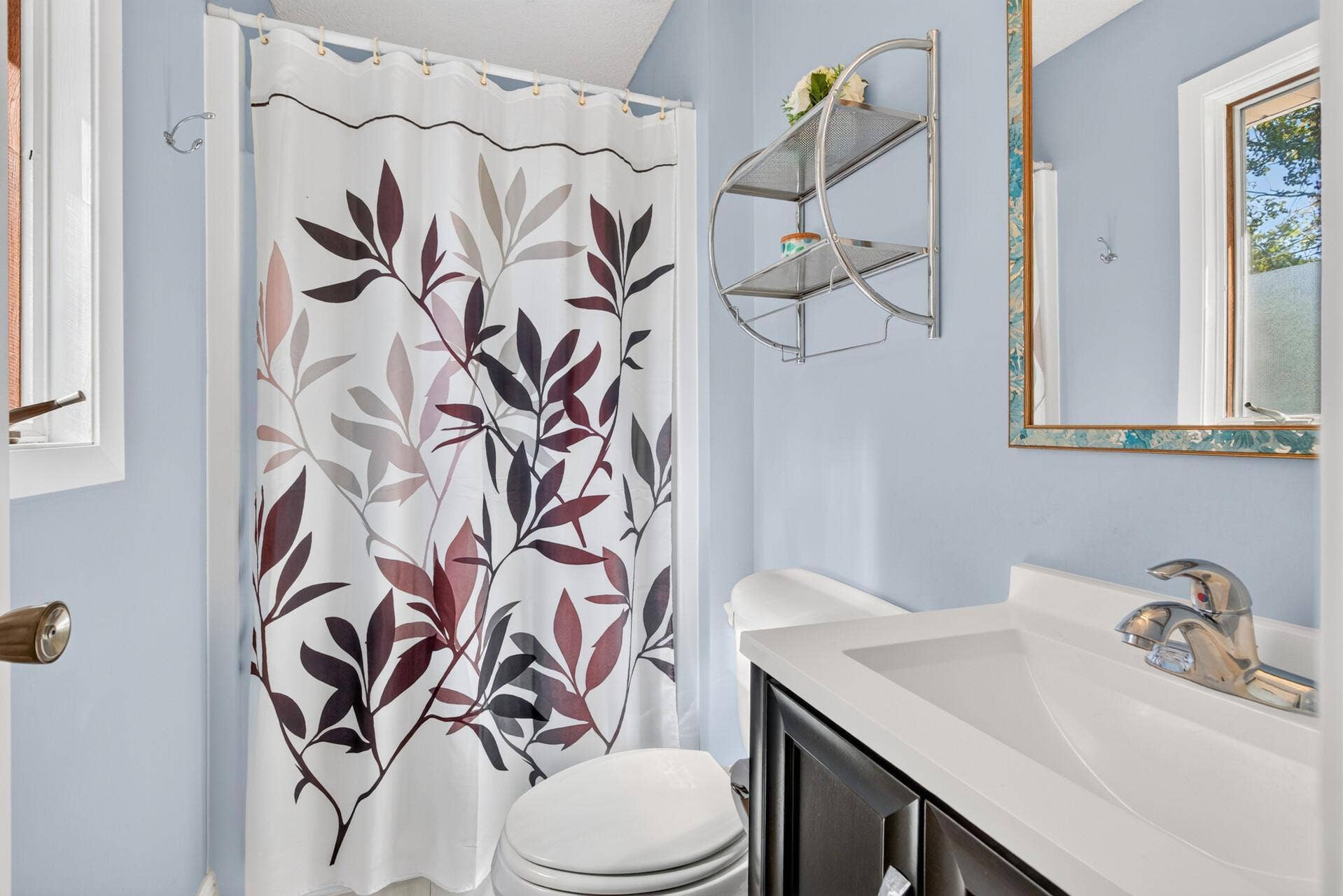 4315 Kaufmanis Way, Eagan, MN 55123 Primary ensuite bathroom
