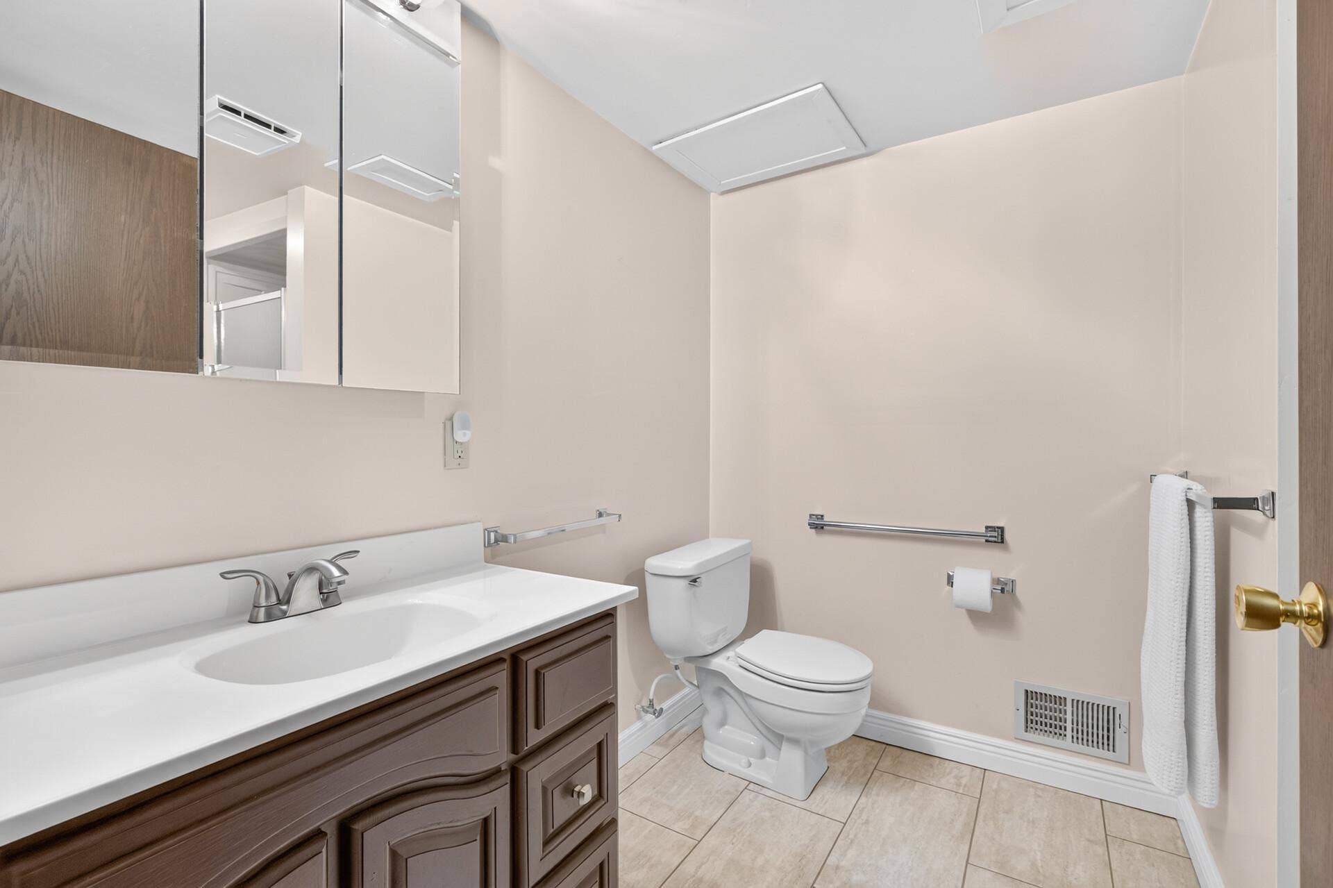 4315 Kaufmanis Way, Eagan, MN 55123 Lower level 3/4 bathroom with newer tile floors