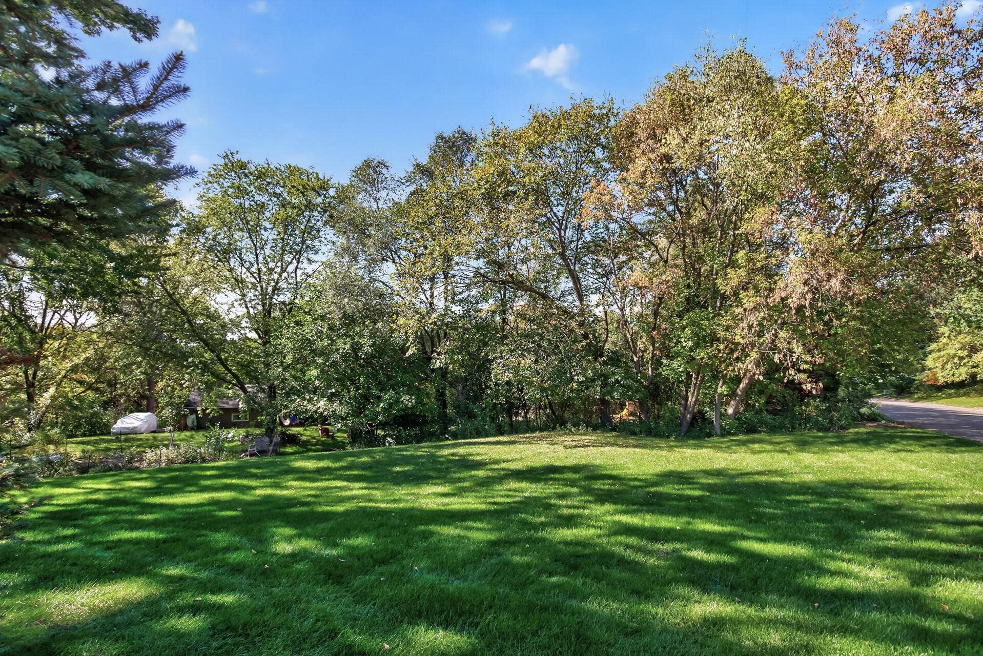 4315 Kaufmanis Way, Eagan, MN 55123 Backyard is level on one side - perfect for yard games