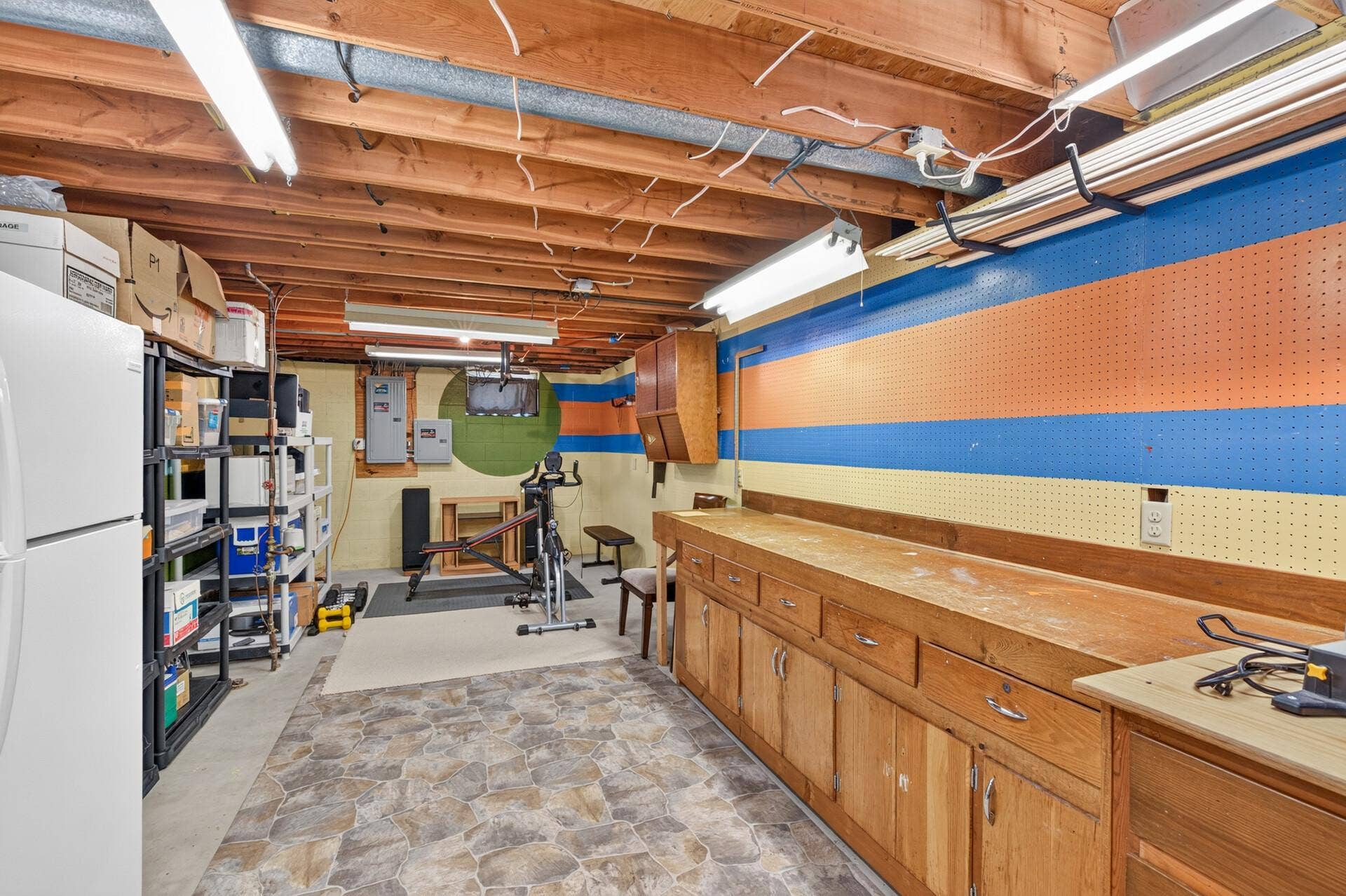 4315 Kaufmanis Way, Eagan, MN 55123 Workshop with work bench and workout area