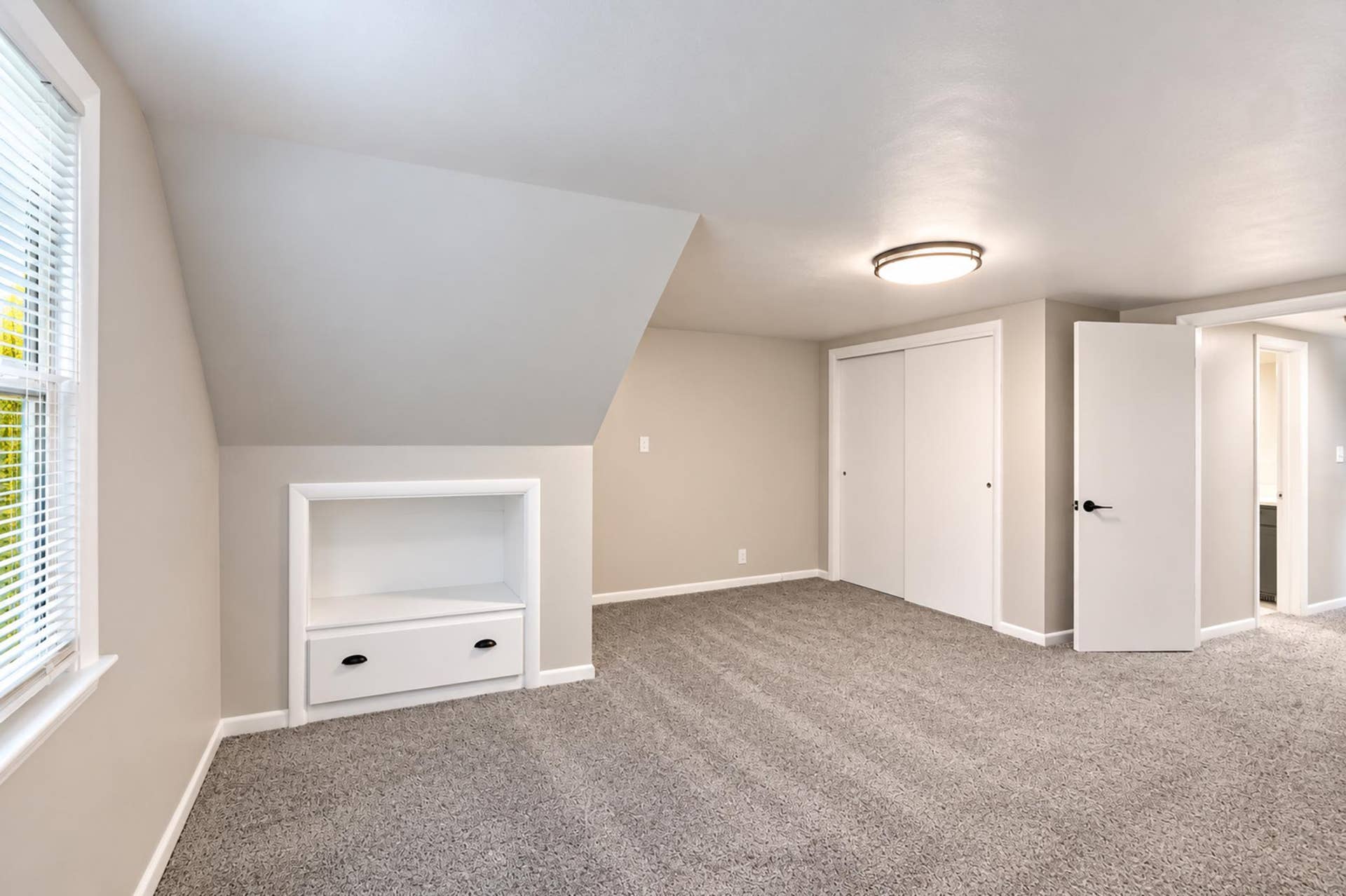 105 Amsterdam Avenue W, Hollandale, MN 56045 bedroom_02_02.jpg