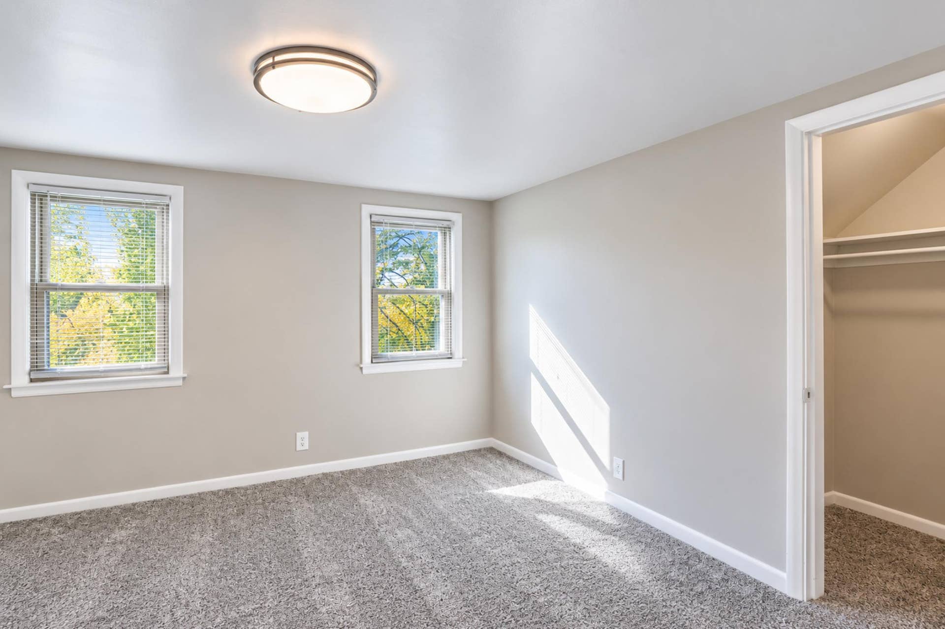 105 Amsterdam Avenue W, Hollandale, MN 56045 bedroom_03_01.jpg