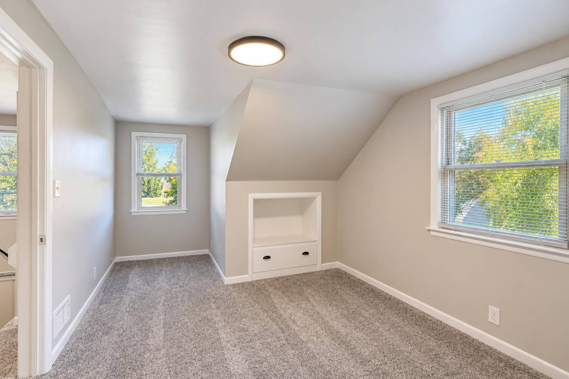 105 Amsterdam Avenue W, Hollandale, MN 56045 bedroom_01_02.jpg