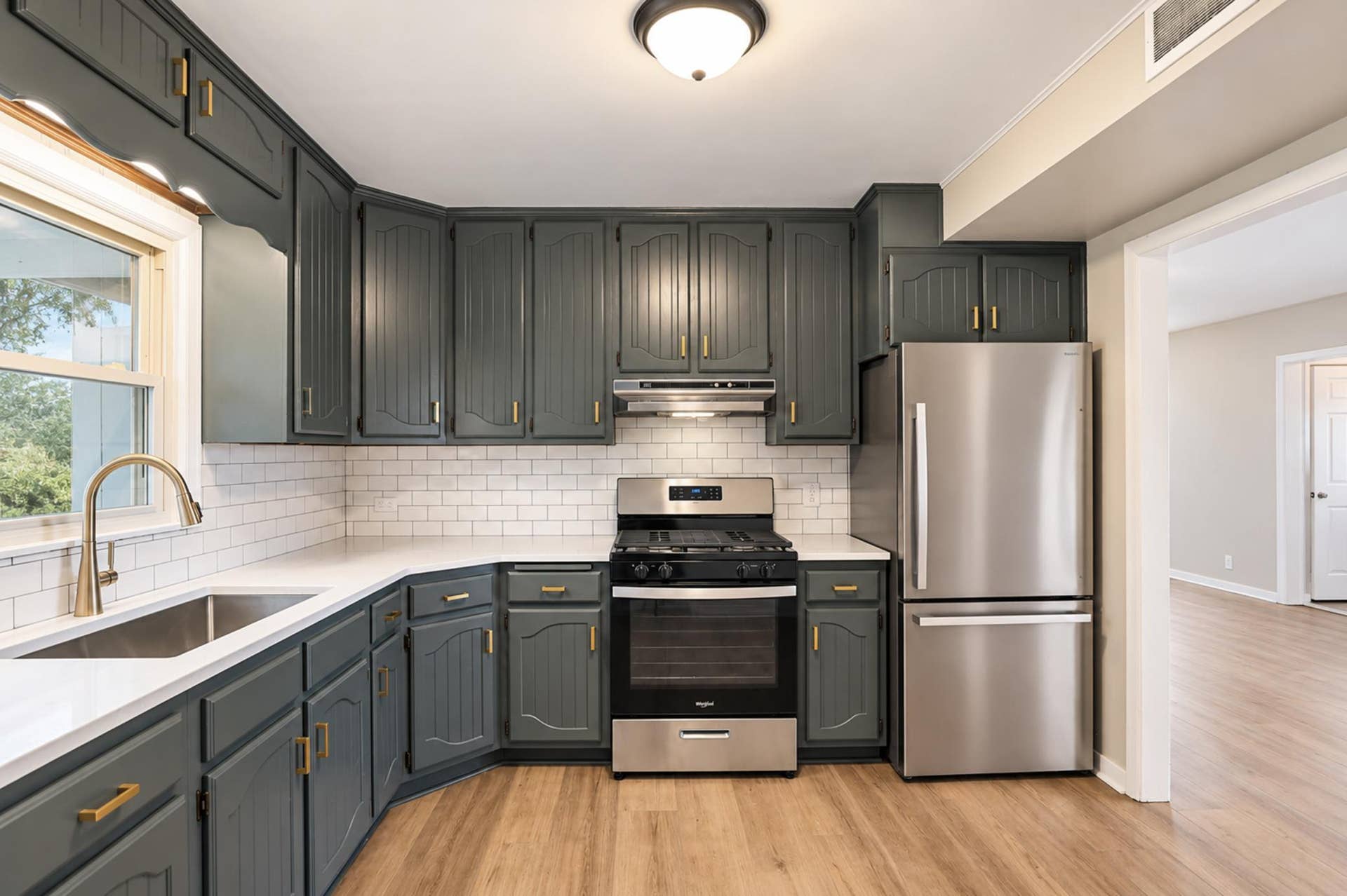 105 Amsterdam Avenue W, Hollandale, MN 56045 kitchen_03.jpg
